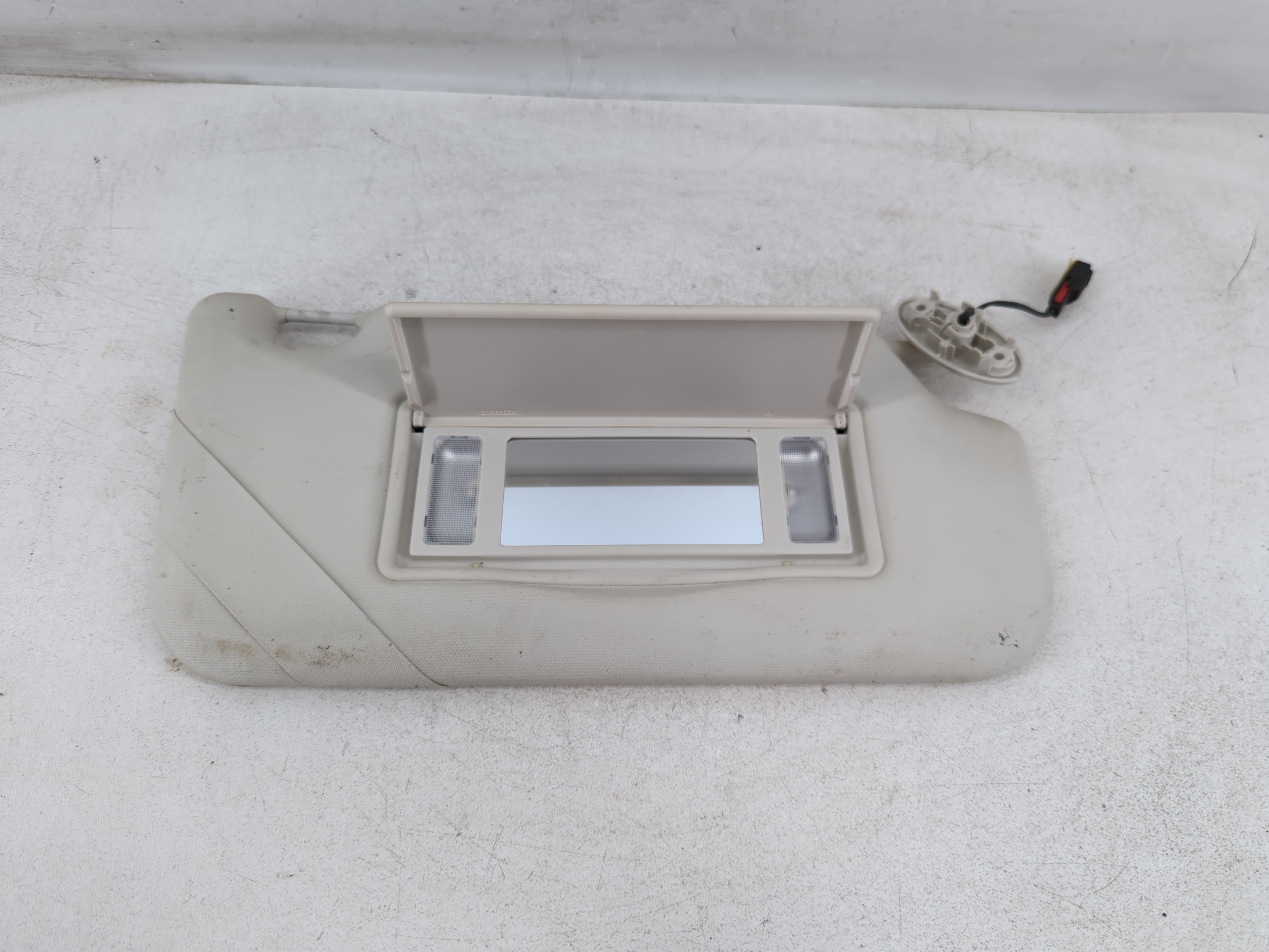 2012-2013 Ford Focus Passenger Sun Visor Mirror Right Sunvisor Light Grey 935573 - Oemusedautoparts1.com