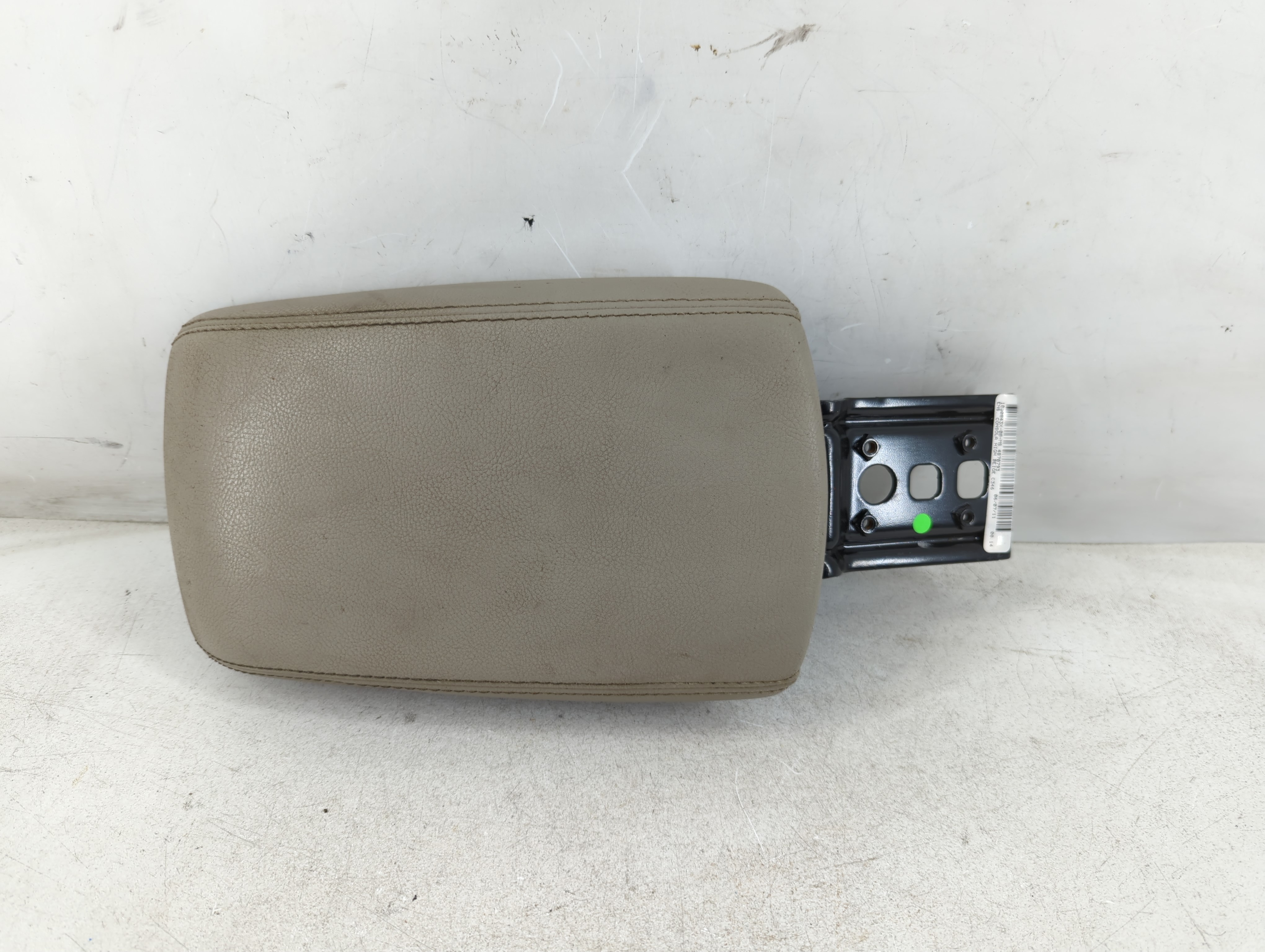 2012 Ford Focus Center Console Armrest Cover Lid Grey 935612 - Oemusedautoparts1.com