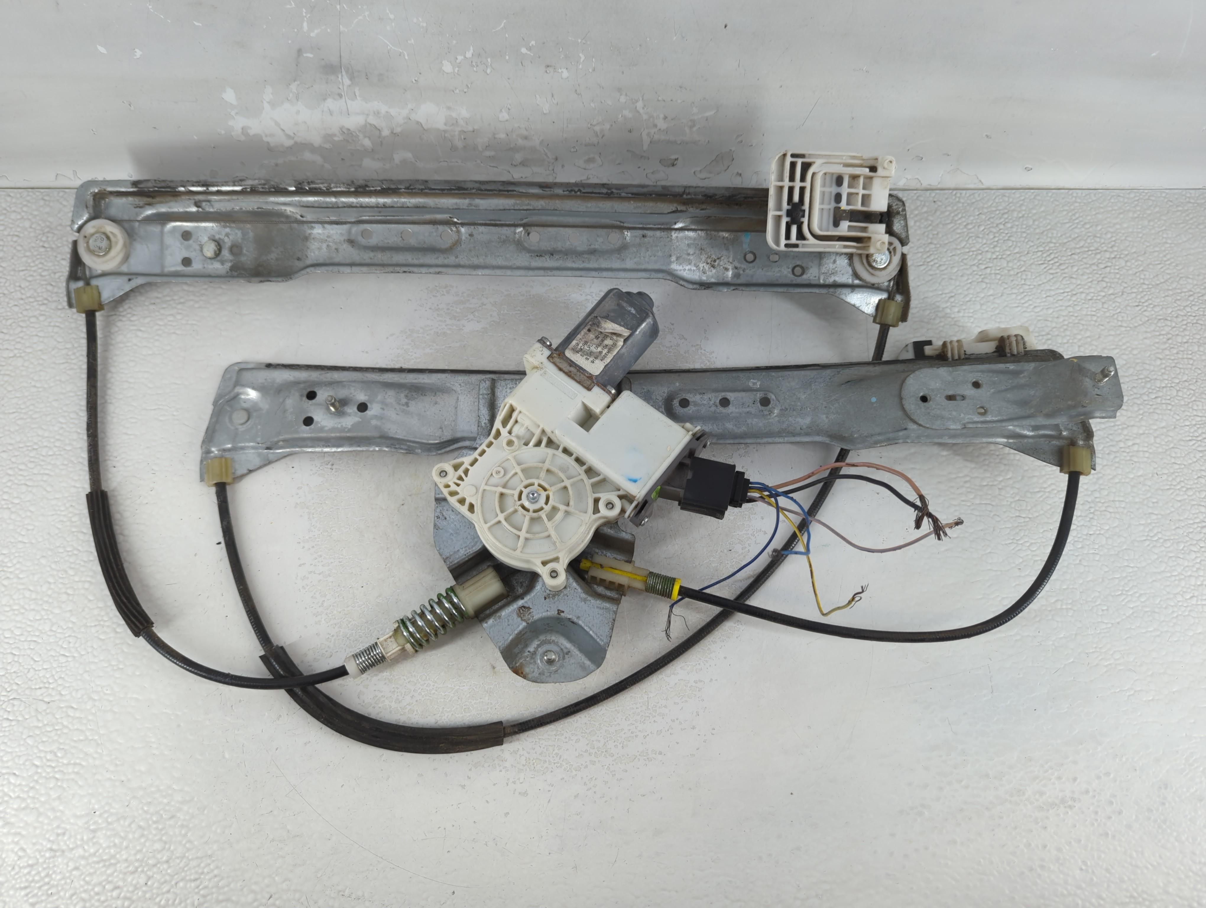 2010-2019 Lincoln Mkt Driver Left Front Window Regulator 935820 - Oemusedautoparts1.com