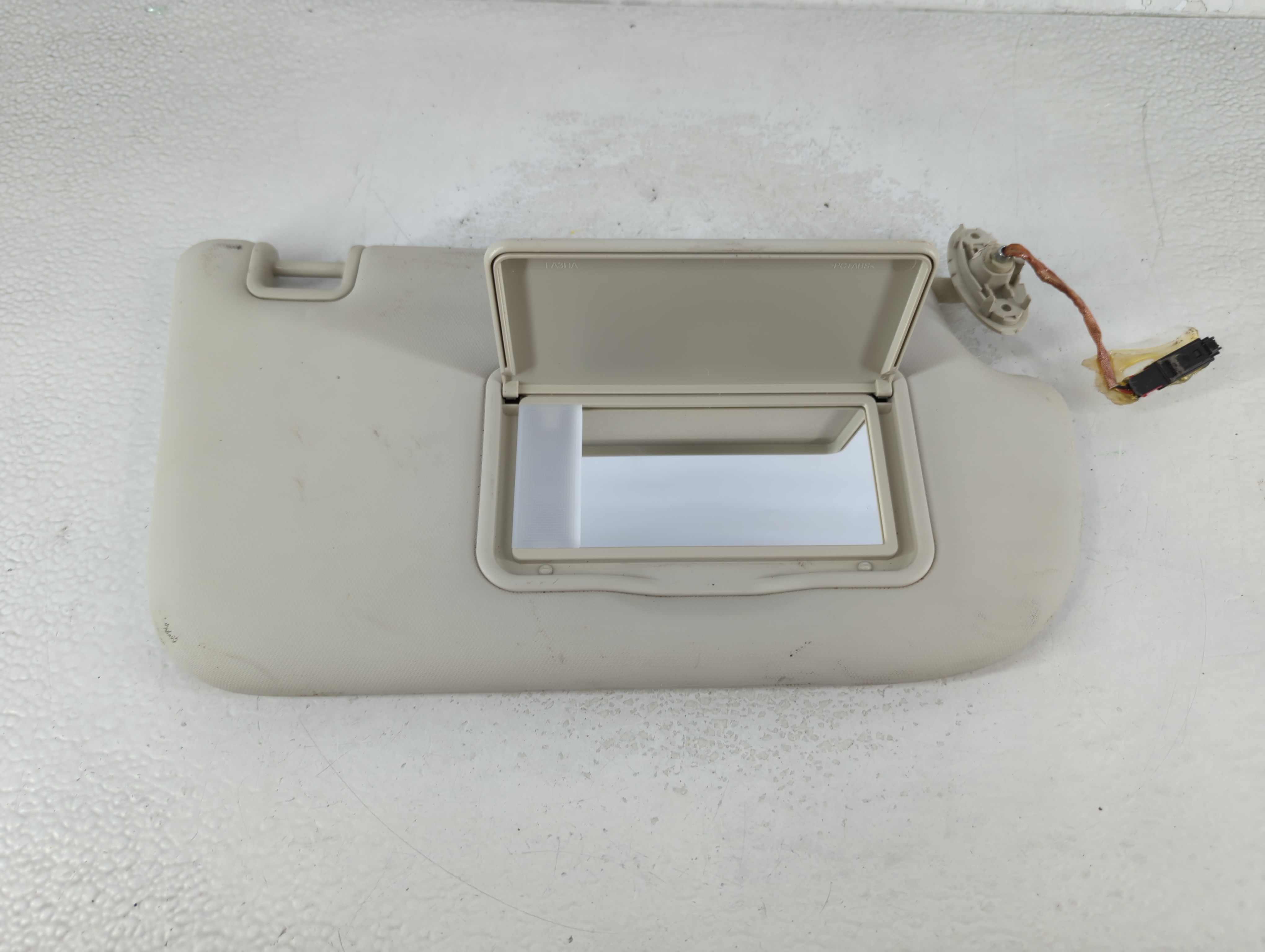 2013-2018 Ford Focus Passenger Sun Visor Mirror Right Sunvisor Grey 935898 - Oemusedautoparts1.com