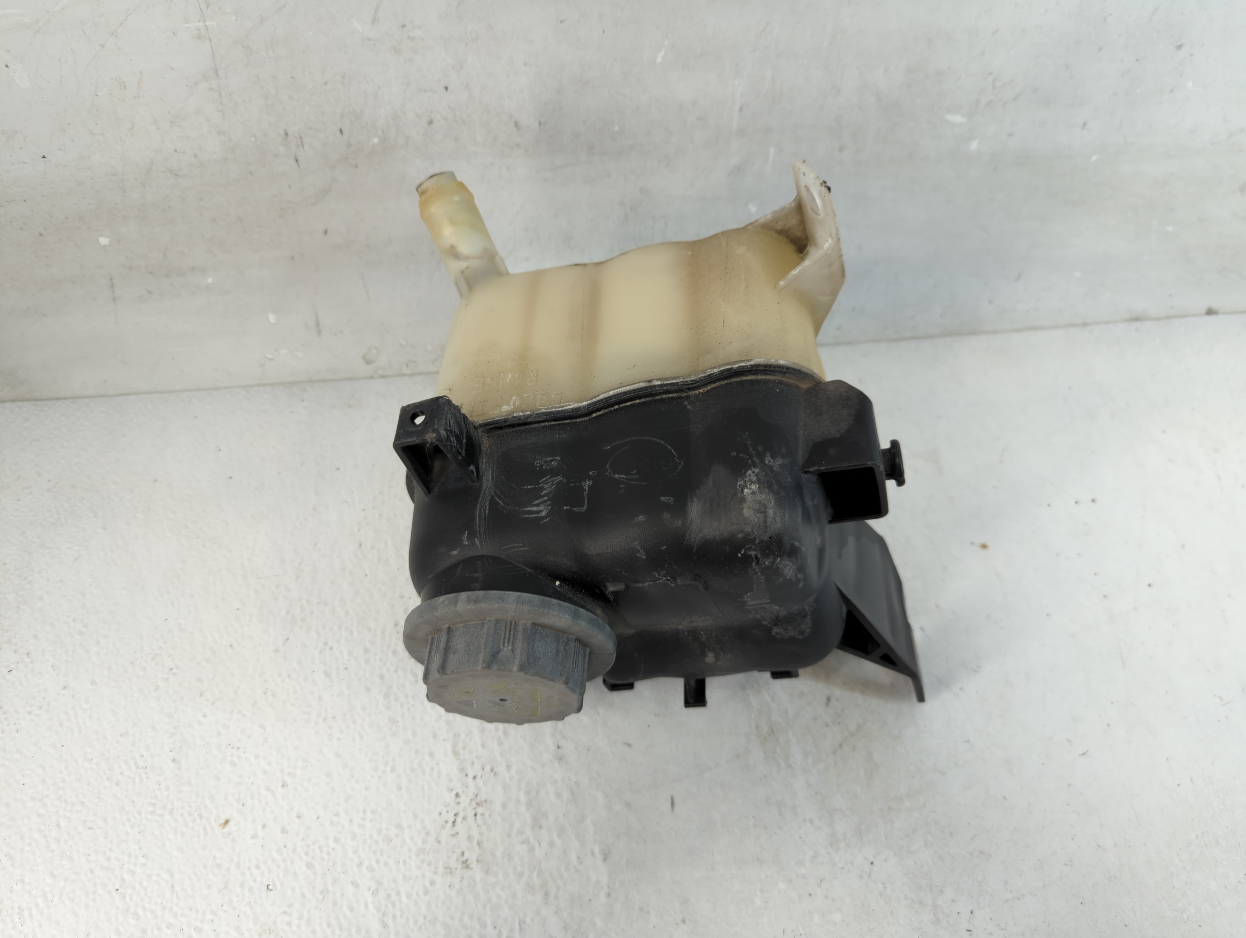 2012-2019 Ford Taurus Radiator Coolant Overflow Expansion Tank Bottle 936167 - Oemusedautoparts1.com