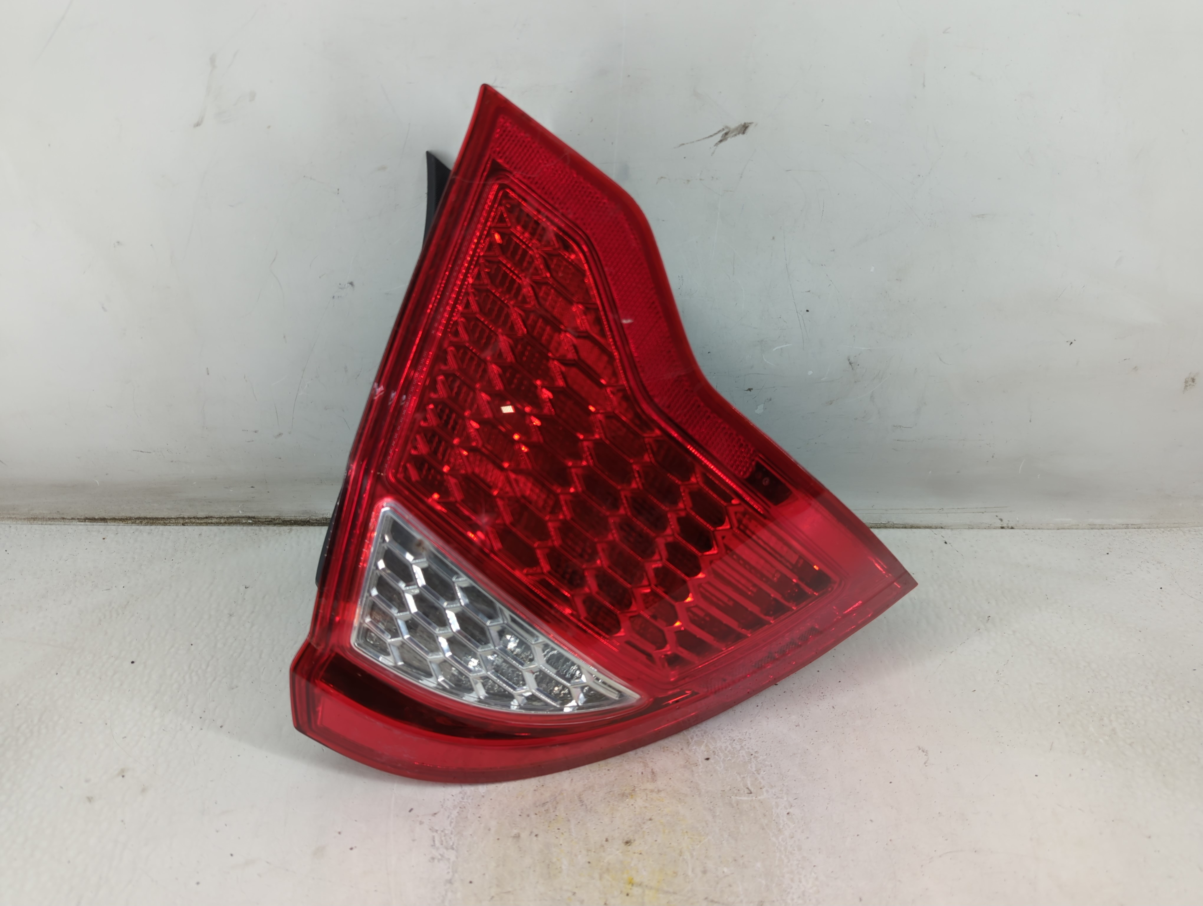Picture of 2010-2012 Ford Fusion Driver Left Side Tail Light Taillight Oem 936527