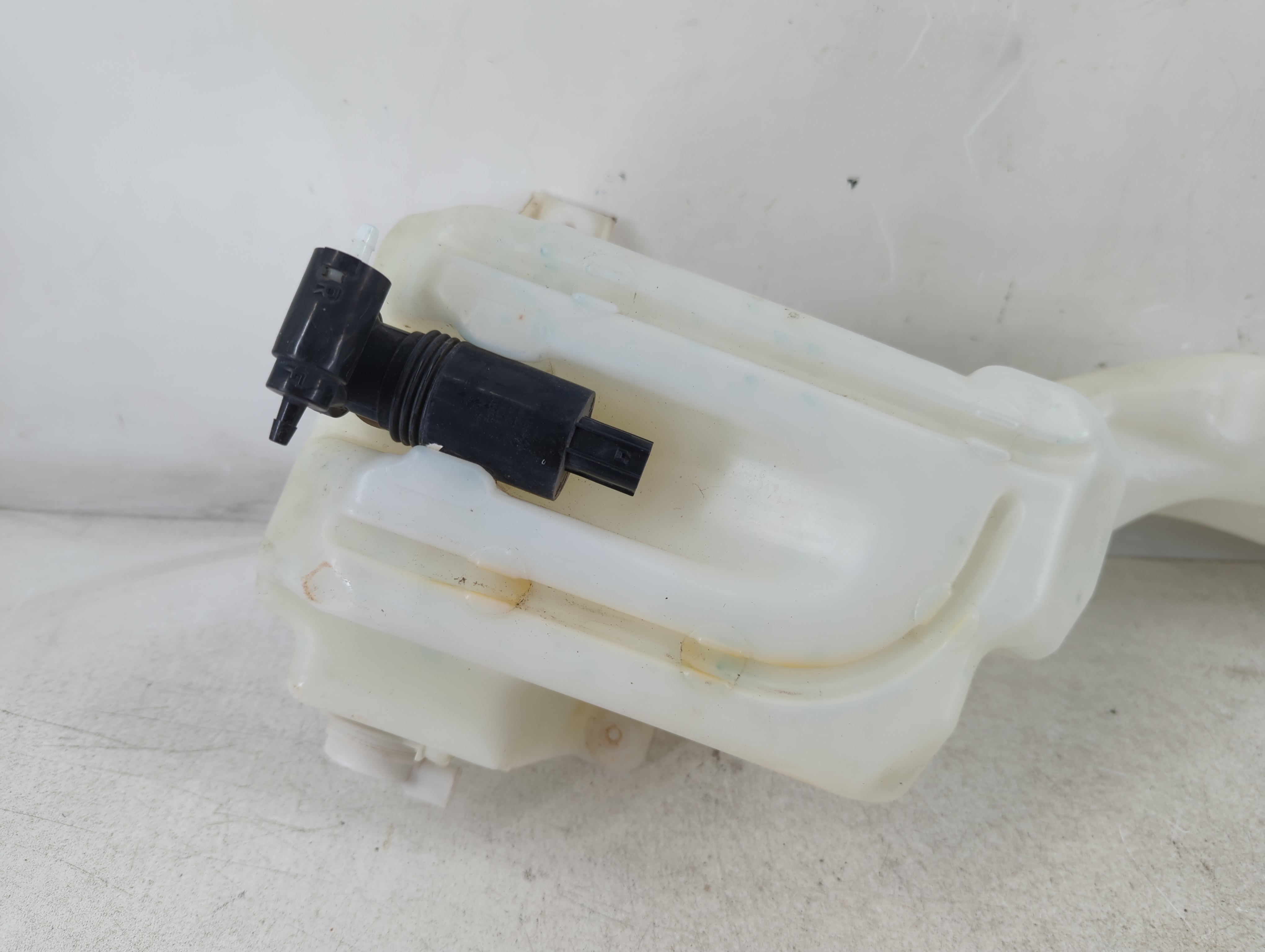 2007-2014 Ford Edge Windshield Washer Fluid Reservoir Bottle Oem 936678 - Oemusedautoparts1.com