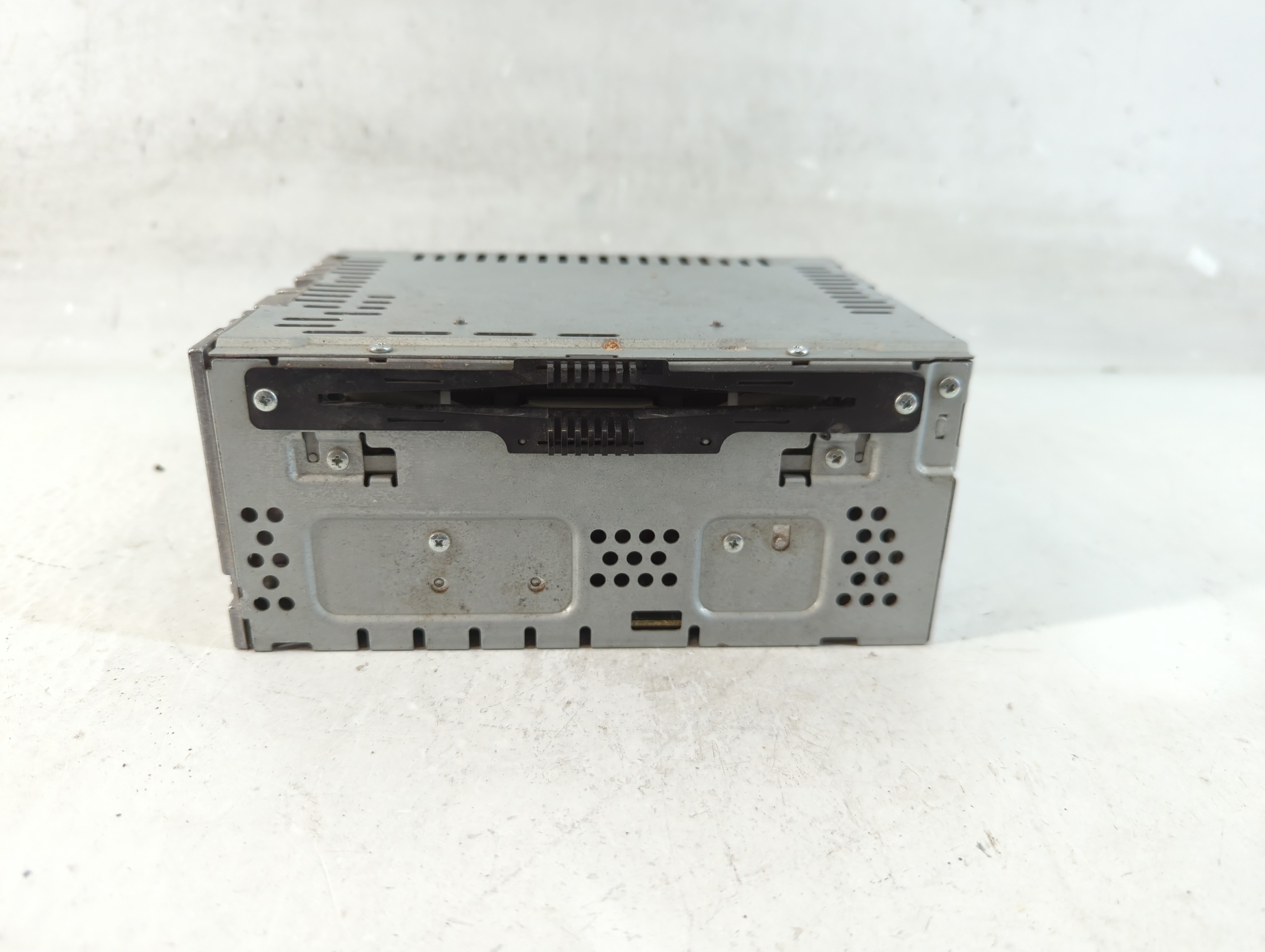 Picture of 2013 Ford Taurus Am Fm Cd Player Radio Receiver 936916