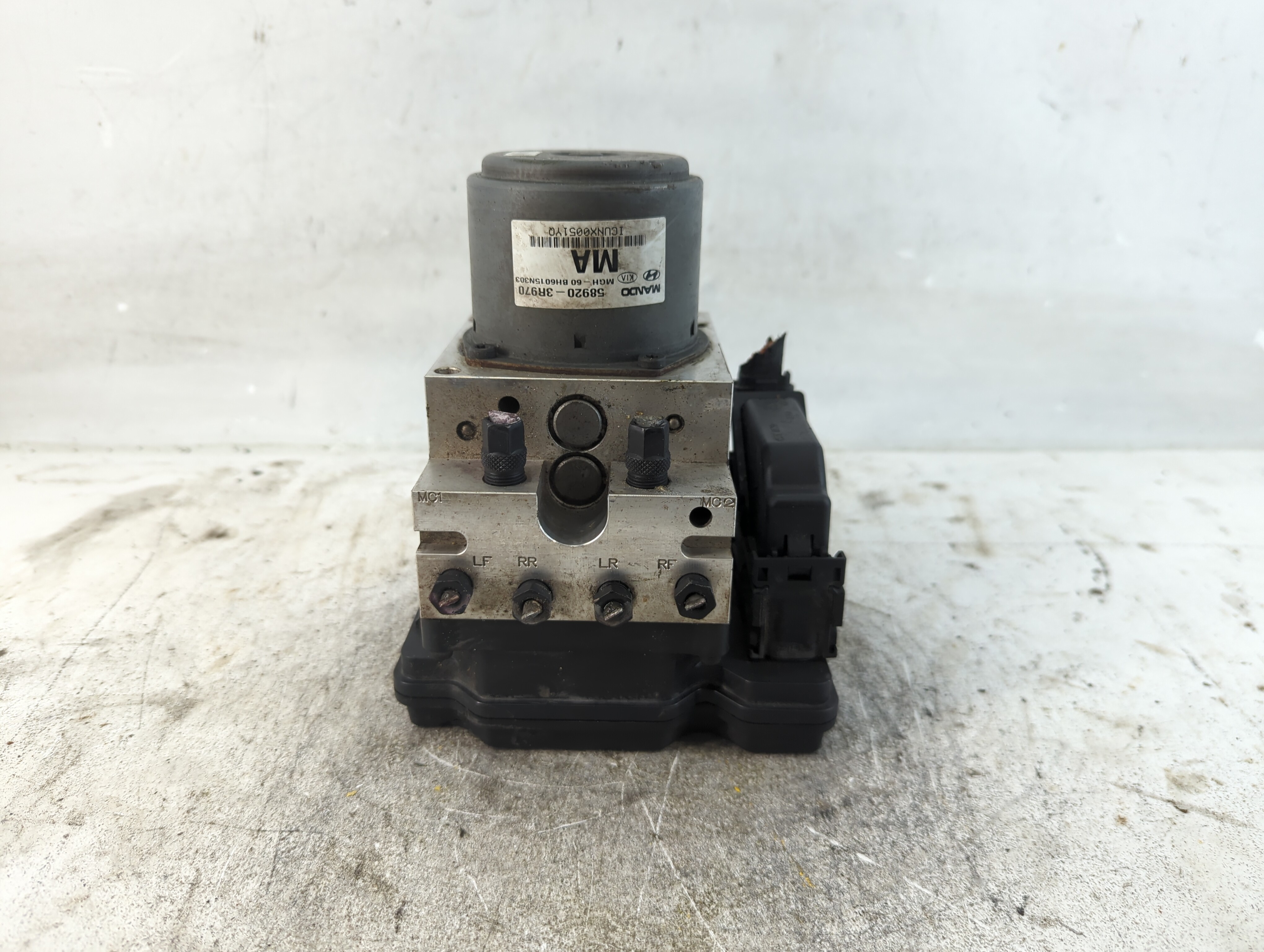 Picture of 2014-2016 Kia Cadenza Abs Pump Control Module 937051