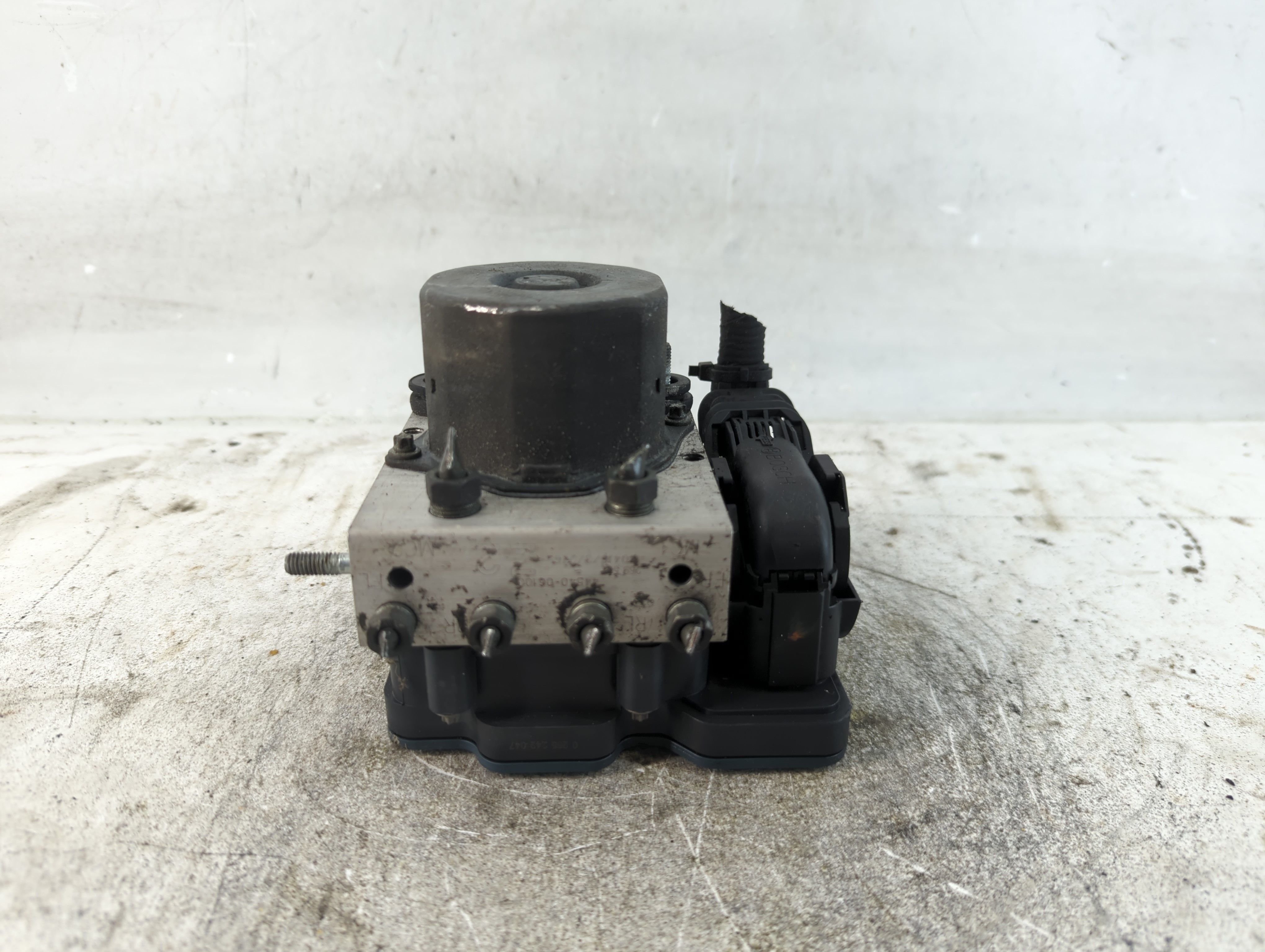2013-2014 Toyota Camry Abs Pump Control Module 937104 - Oemusedautoparts1.com