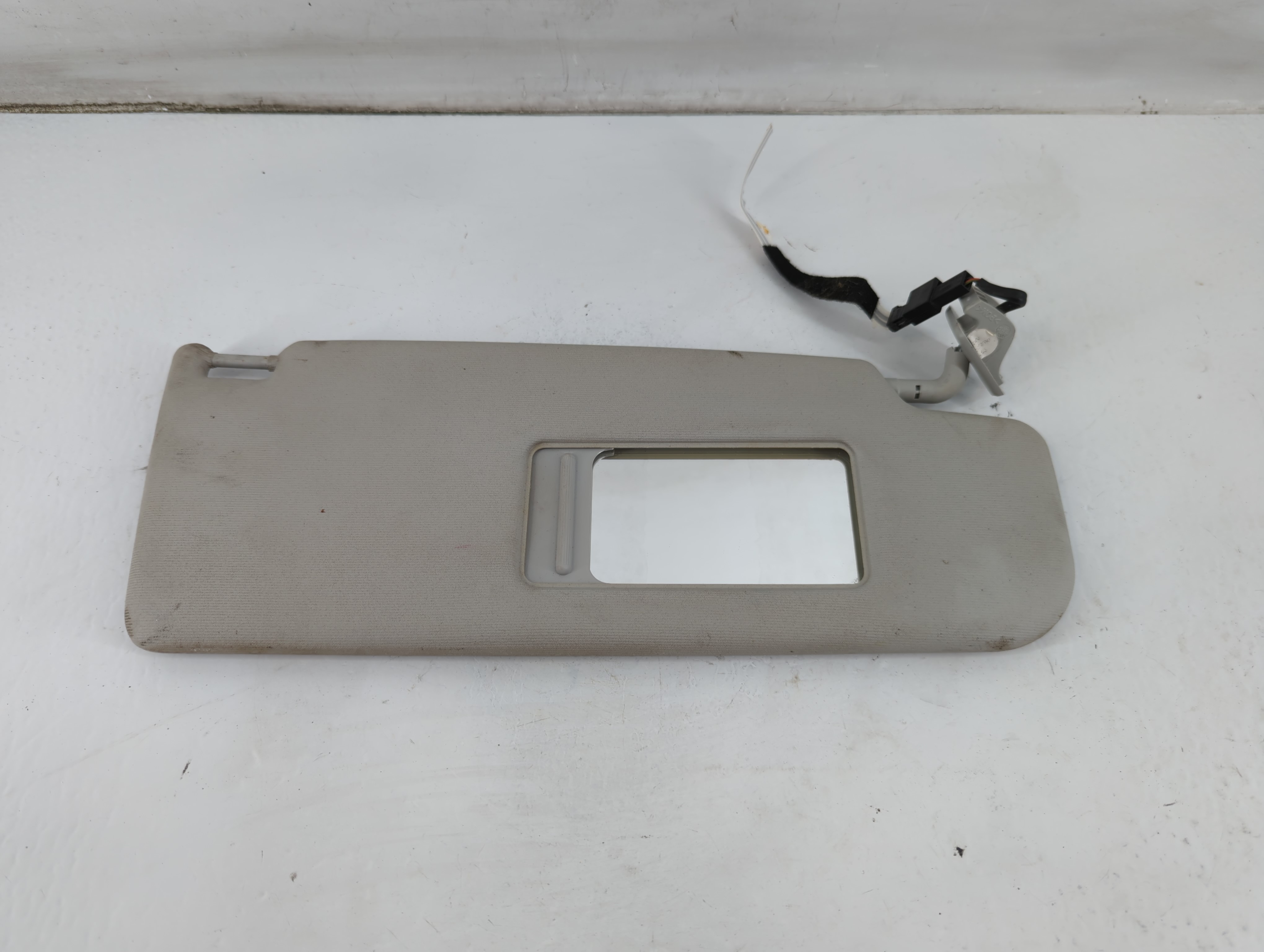 2007-2010 Volkswagen Jetta Driver Sun Visor Mirror Left Sunvisor Grey 937337 - Oemusedautoparts1.com