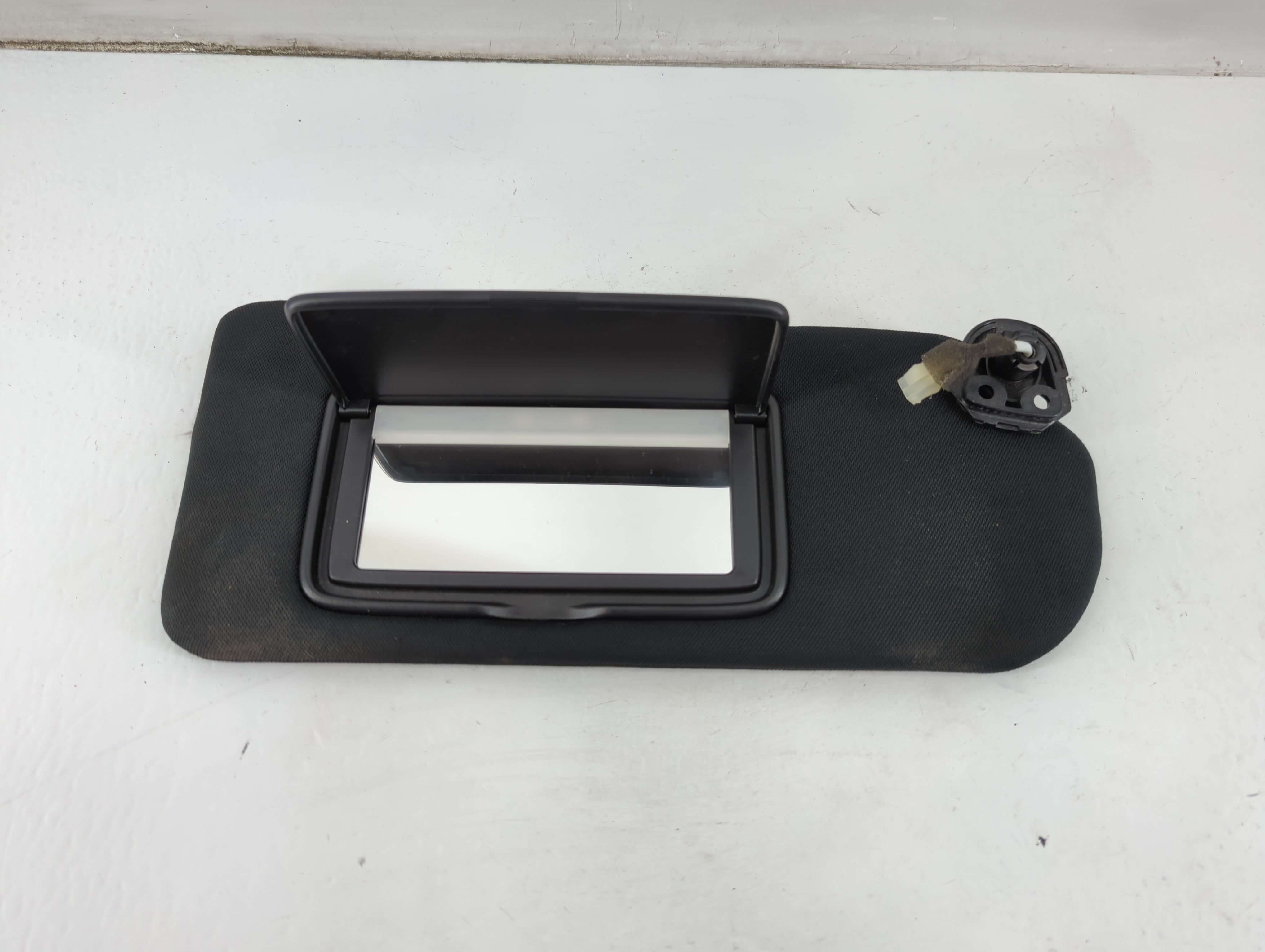 2017-2020 Infiniti Q60 Passenger Sun Visor Mirror Right Sunvisor Black 937340 - Oemusedautoparts1.com