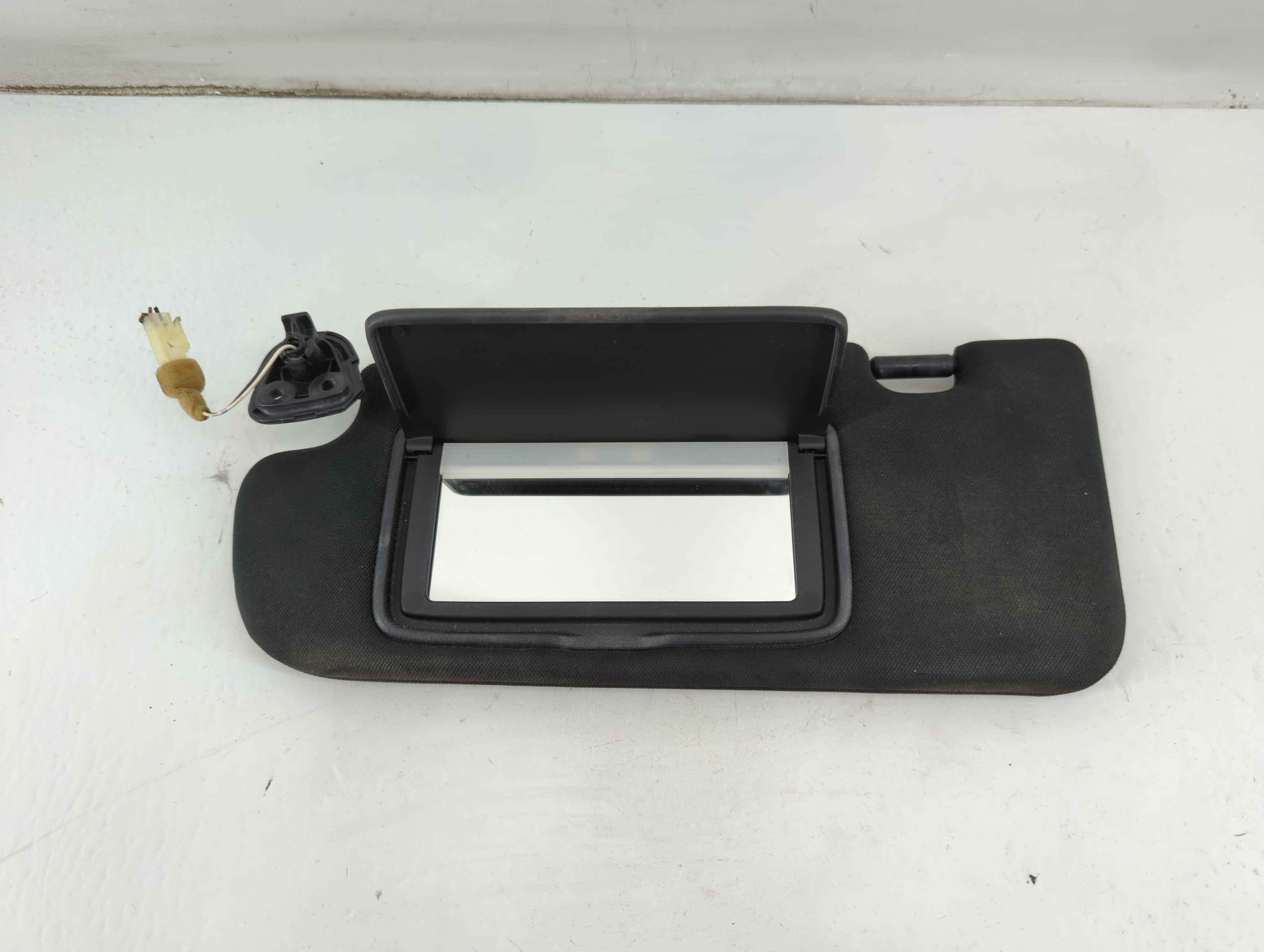 2017-2020 Infiniti Q60 Driver Sun Visor Mirror Left Sunvisor Black 937341 - Oemusedautoparts1.com
