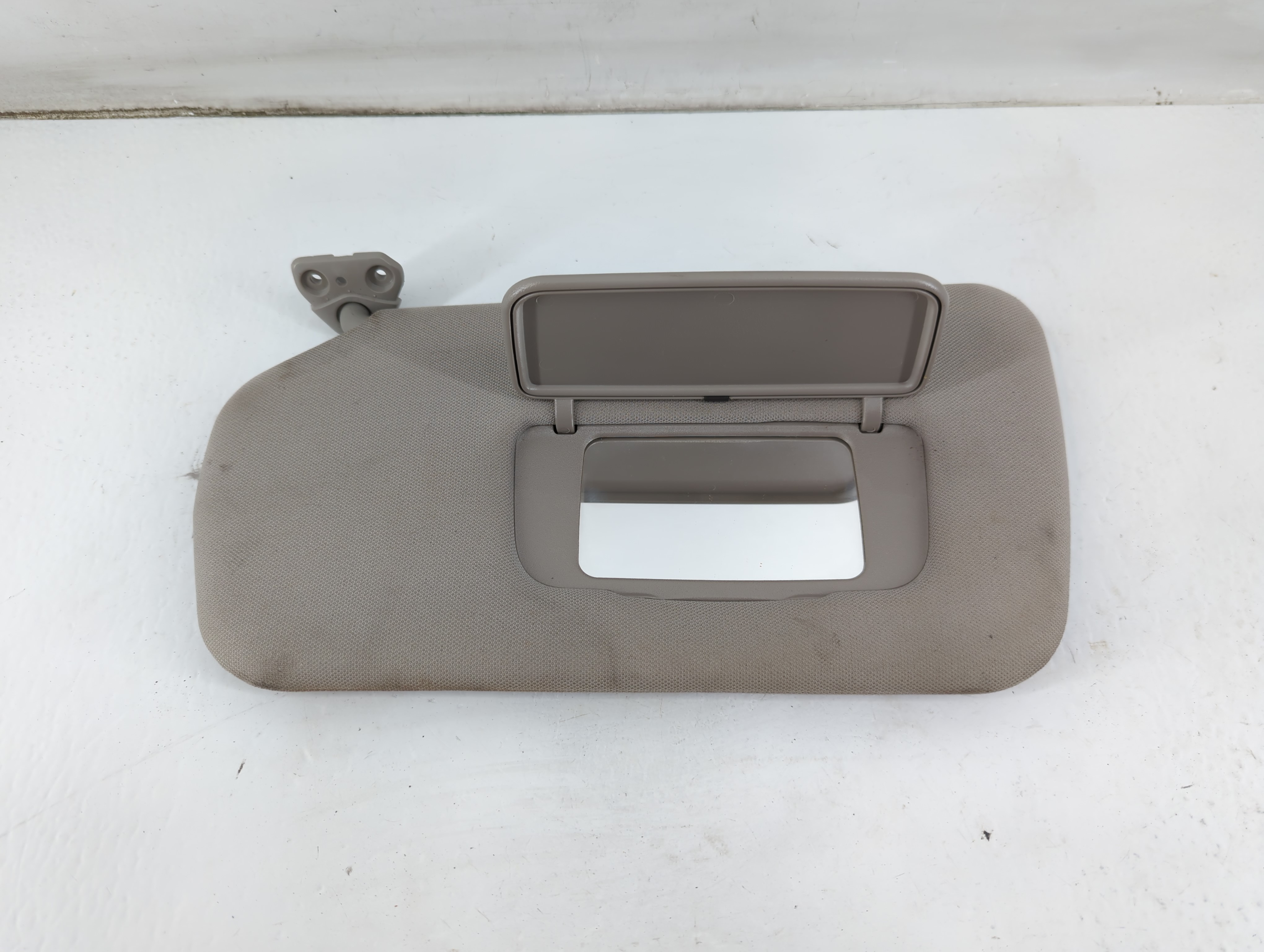 2005-2006 Nissan Altima Driver Sun Visor Mirror Left Sunvisor Ivory 937345 - Oemusedautoparts1.com