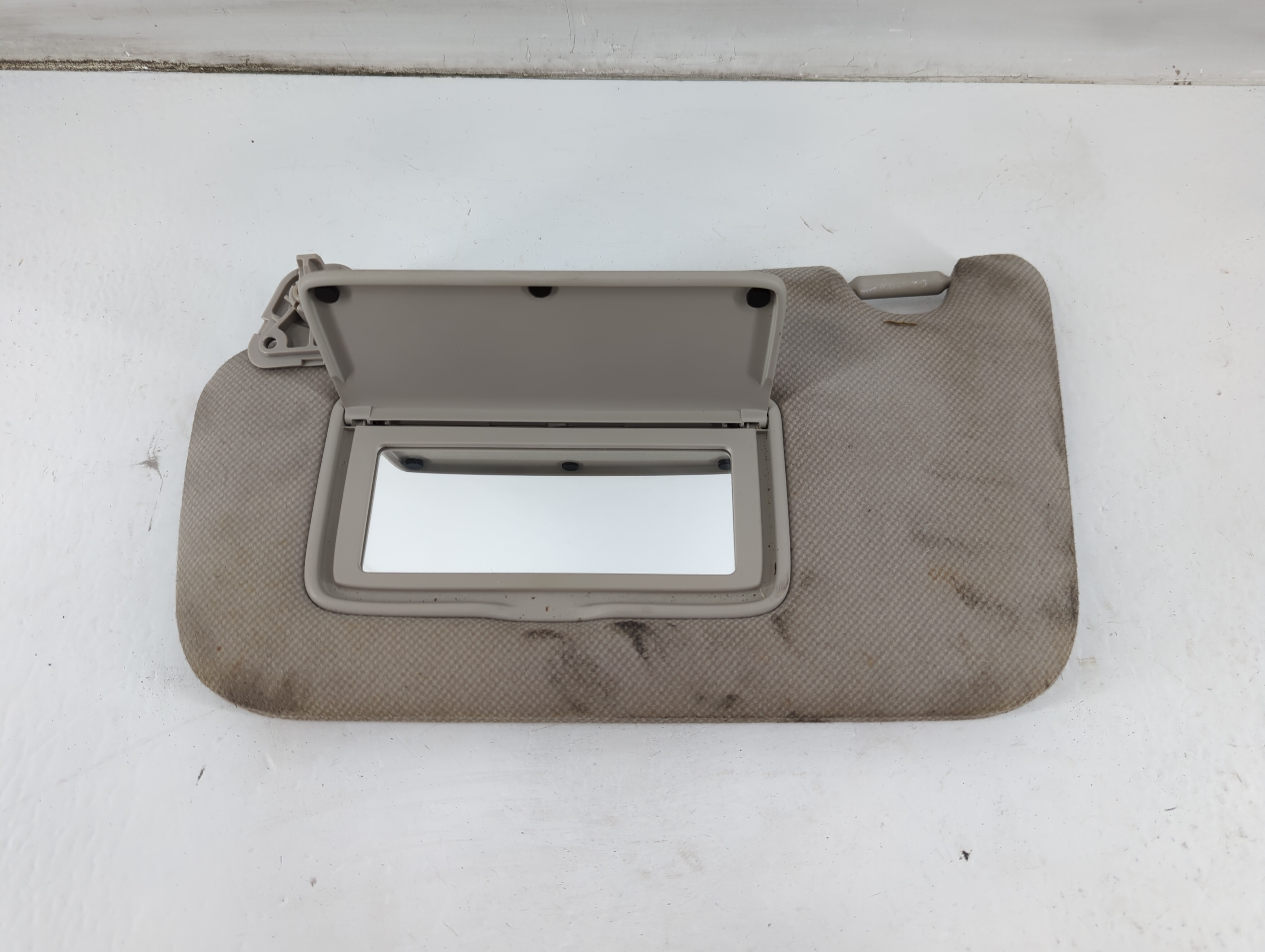2013-2019 Nissan Sentra Driver Sun Visor Mirror Left Sunvisor Grey 937348 - Oemusedautoparts1.com