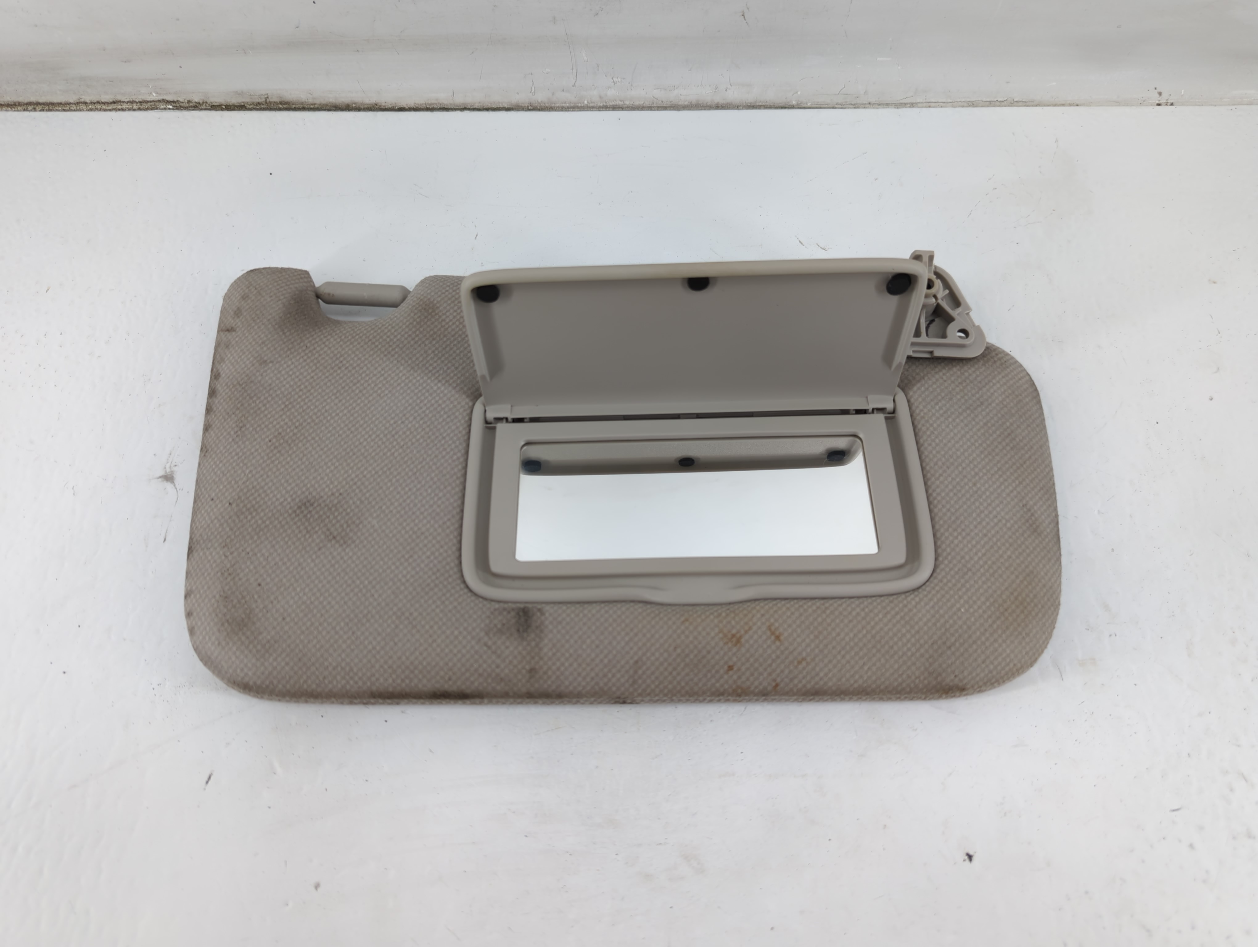 2013-2019 Nissan Sentra Passenger Sun Visor Mirror Right Sunvisor Ivory 937349 - Oemusedautoparts1.com
