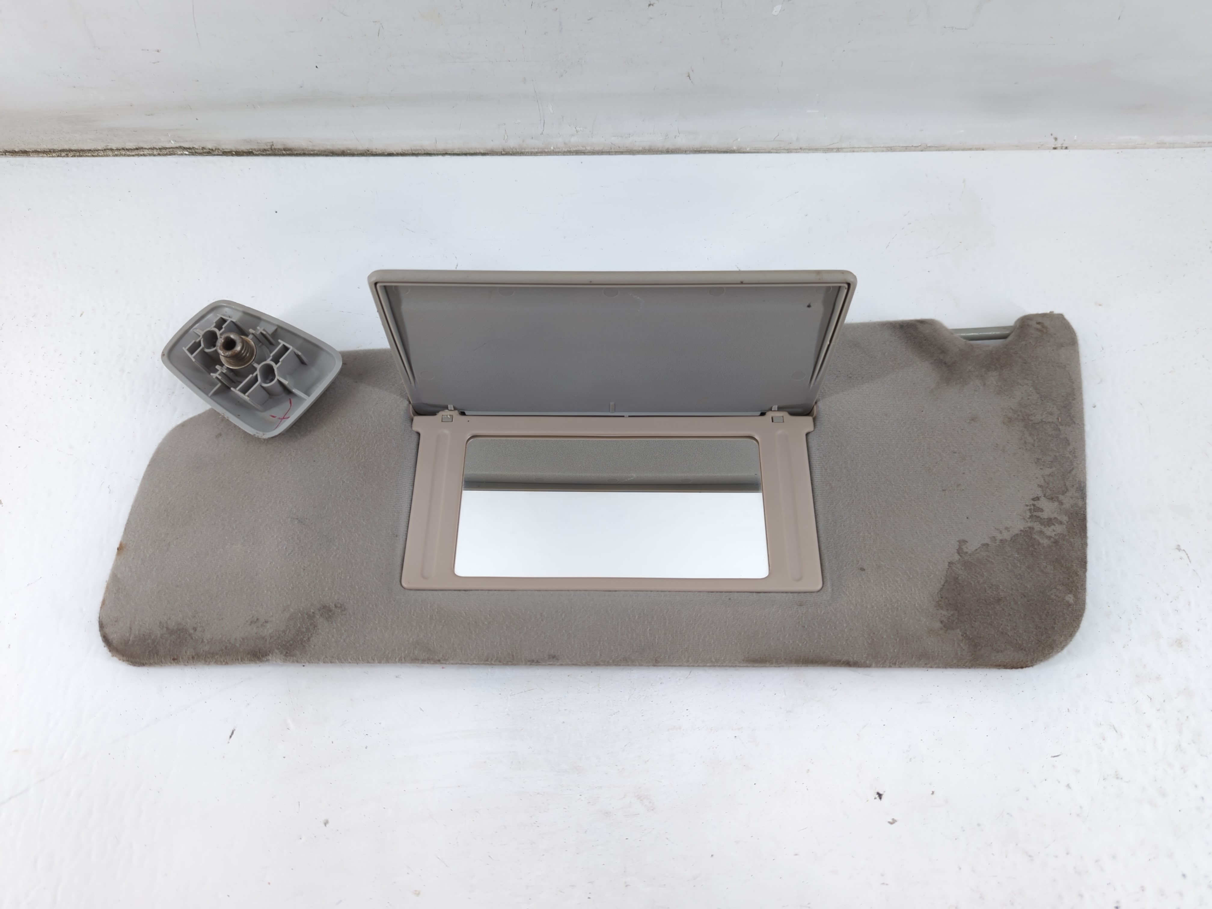 2004-2008 Ford F-150 Passenger Sun Visor Mirror Right Sunvisor Grey 937350 - Oemusedautoparts1.com