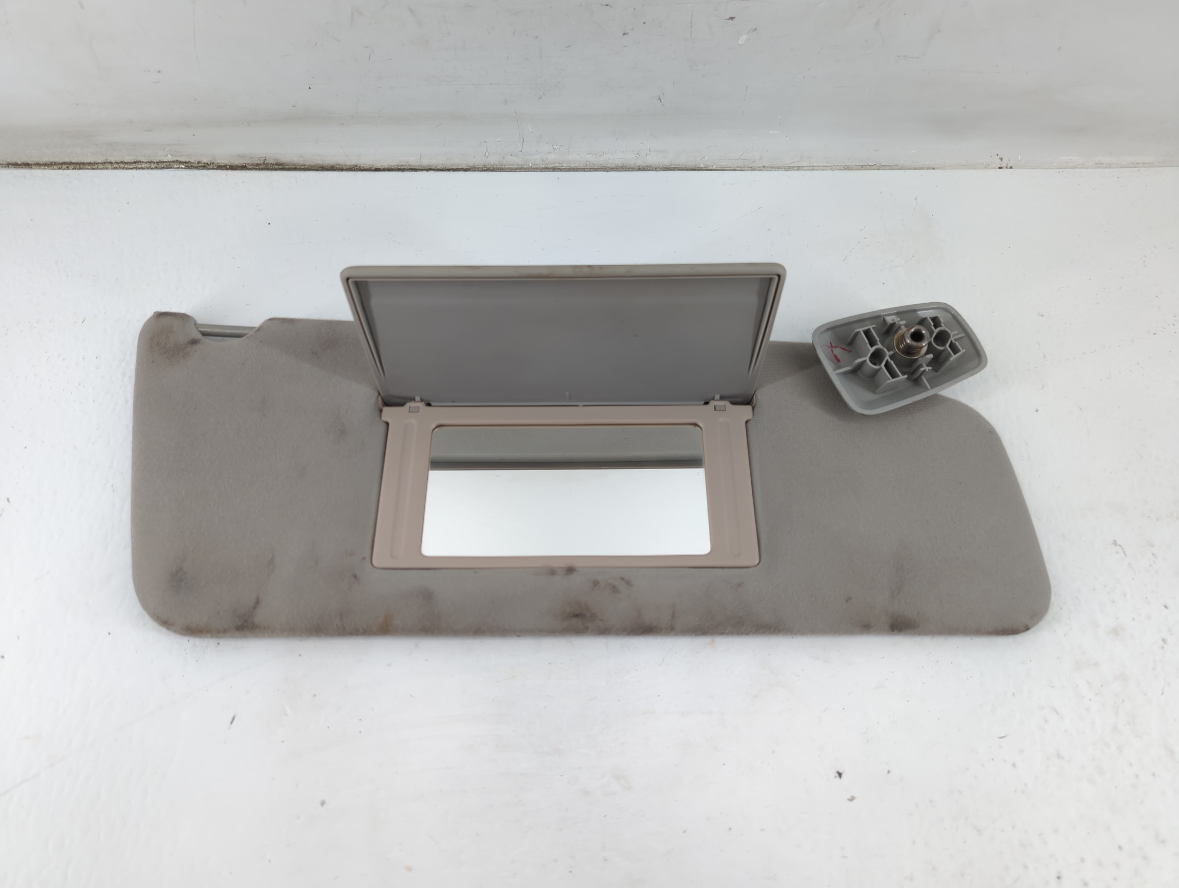 2004-2008 Ford F-150 Driver Sun Visor Mirror Left Sunvisor Grey 937351 - Oemusedautoparts1.com