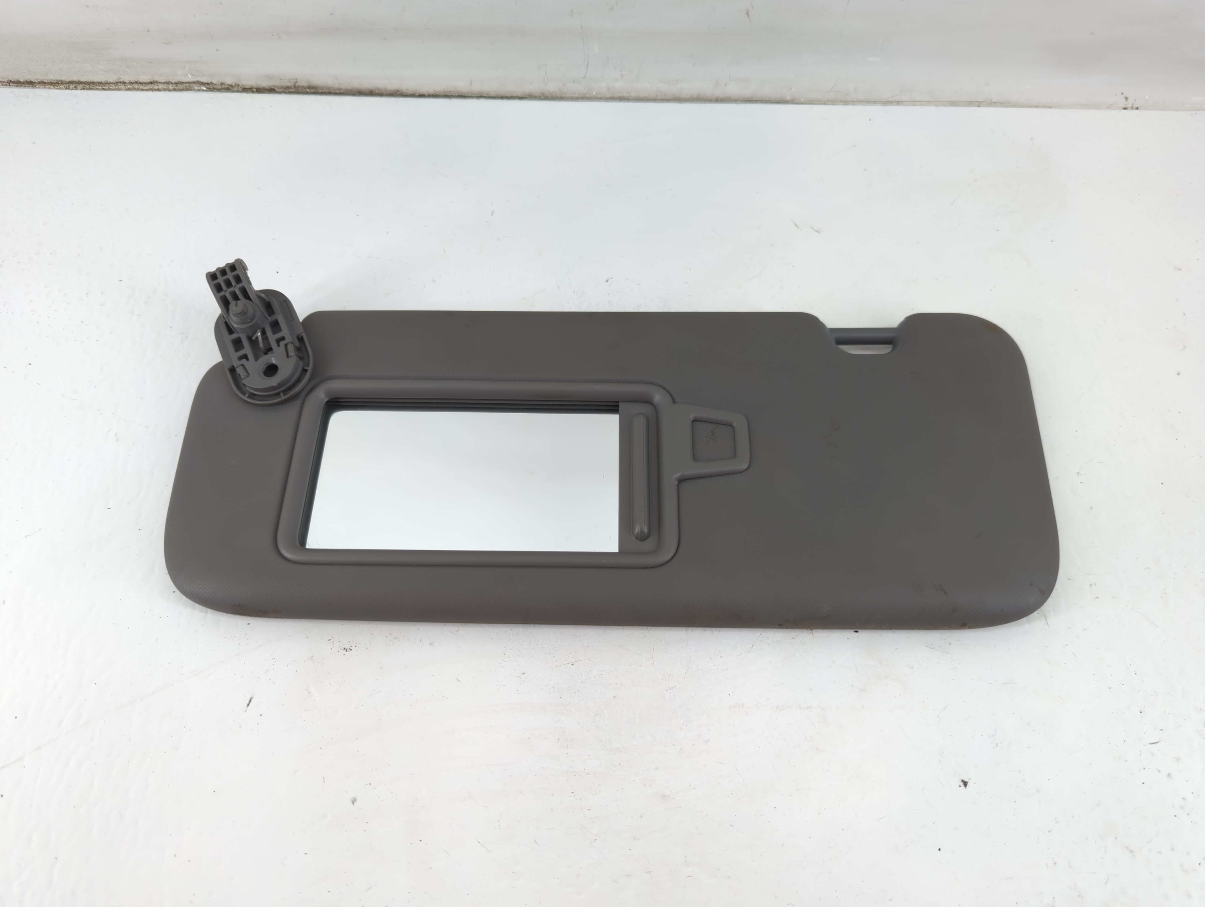 2021-2022 Hyundai Elantra Driver Sun Visor Mirror Left Sunvisor Dark Gray 937352 - Oemusedautoparts1.com
