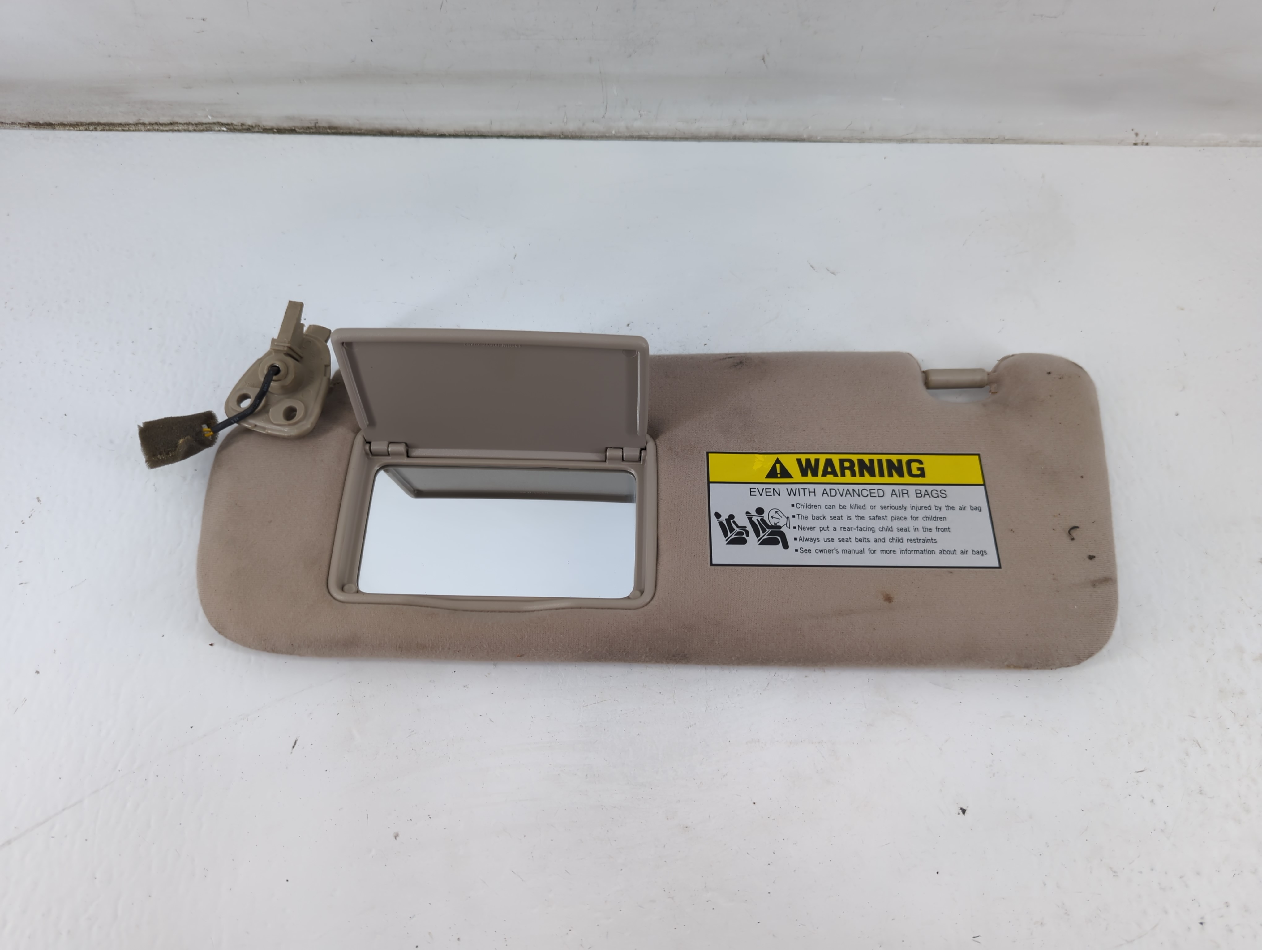 2006-2006 Hyundai Sonata Driver Sun Visor Mirror Left Sunvisor Beige 937359 - Oemusedautoparts1.com