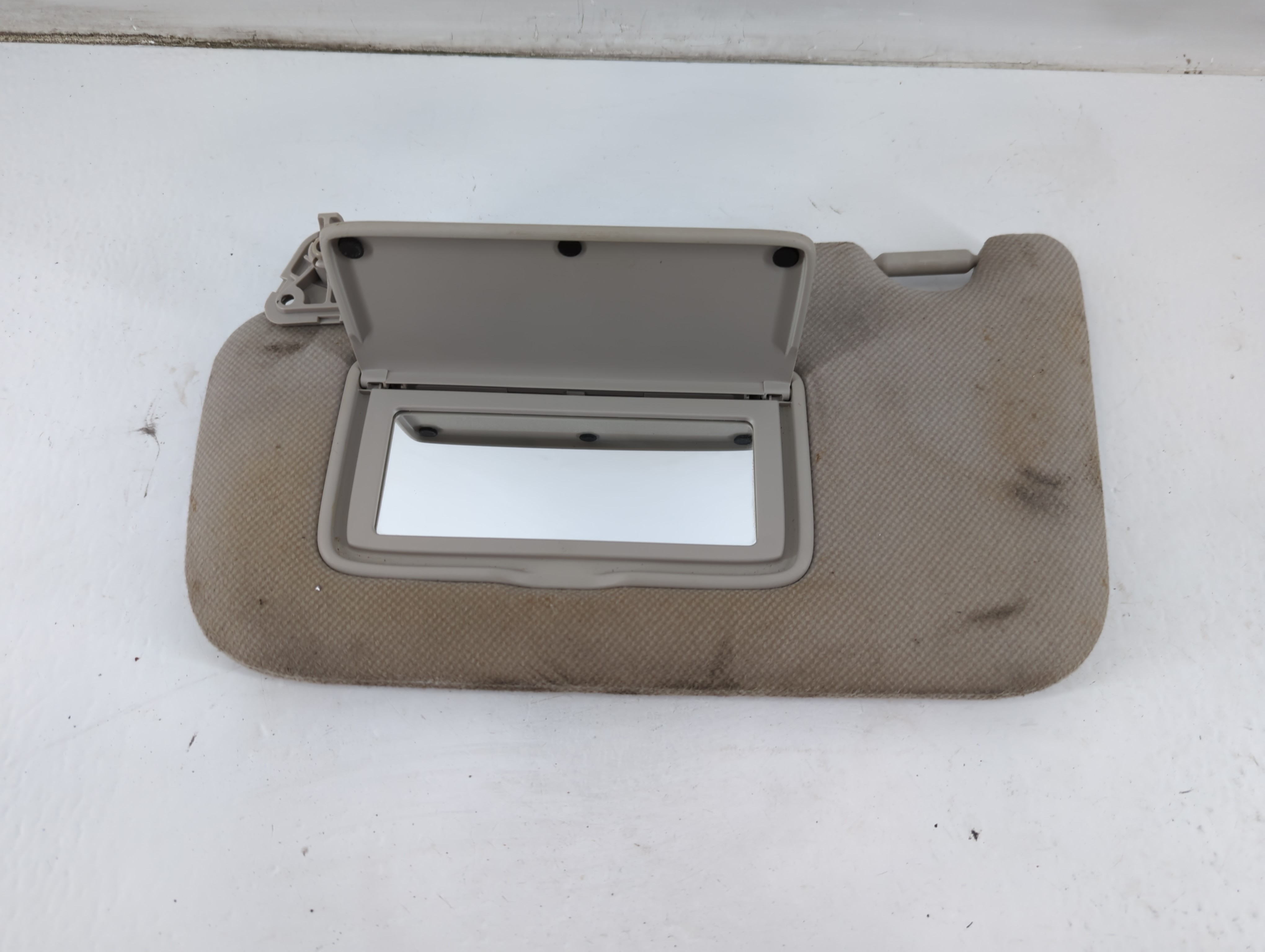 2013-2019 Nissan Sentra Driver Sun Visor Mirror Left Sunvisor Grey 937367 - Oemusedautoparts1.com