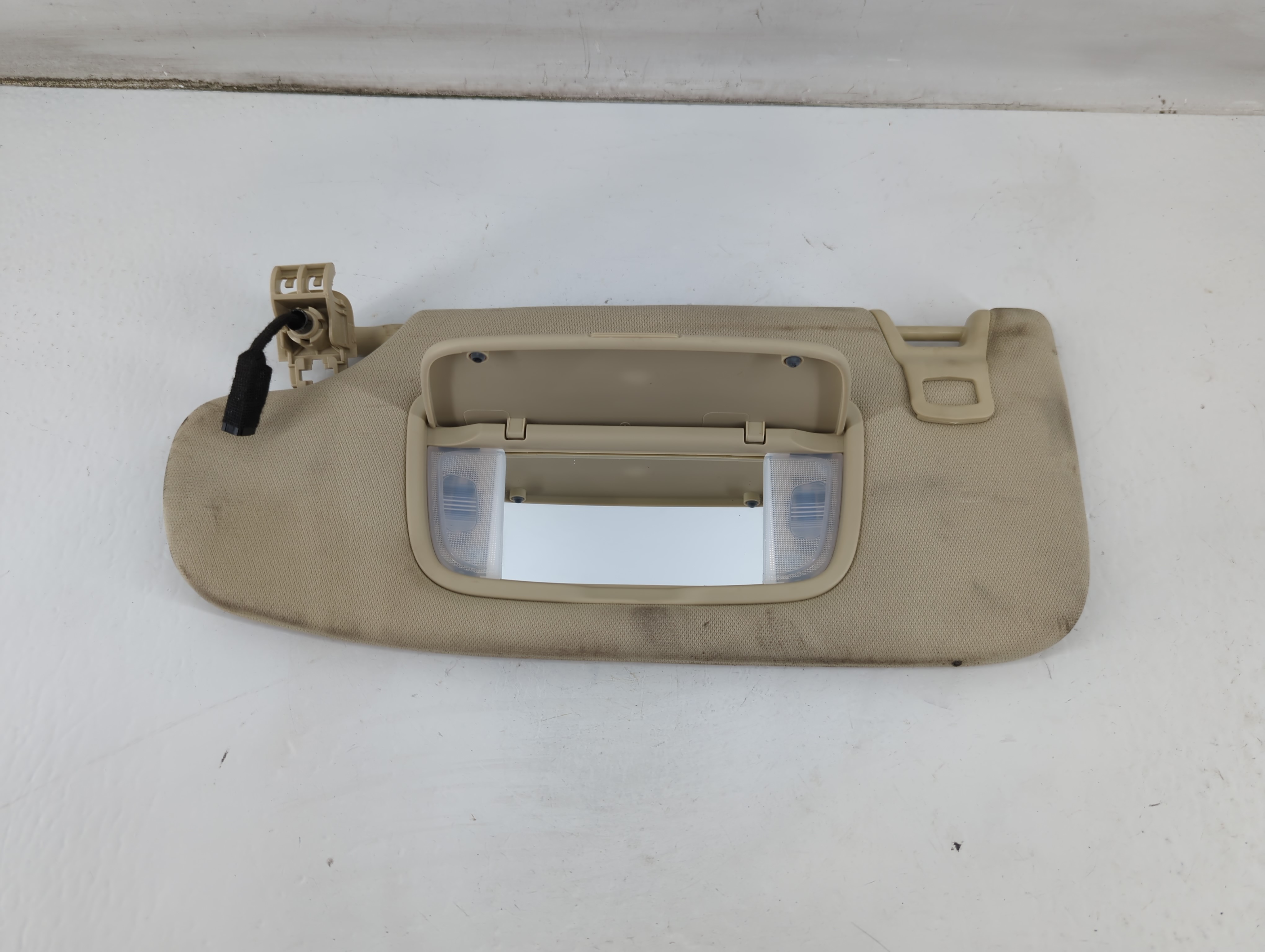 2015-2016 Ford Fusion Passenger Sun Visor Mirror Right Sunvisor Tan 937373 - Oemusedautoparts1.com