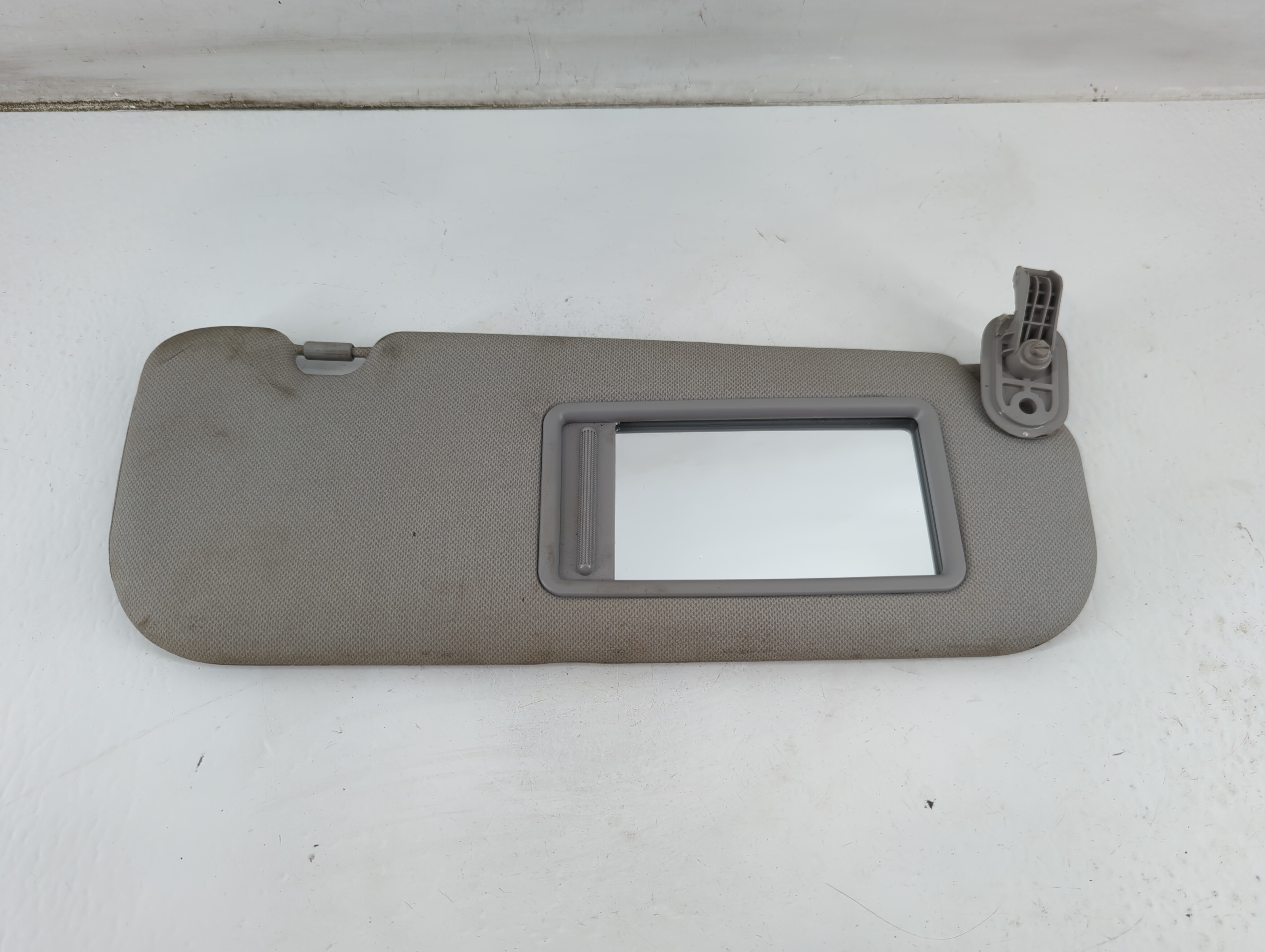 2014-2016 Hyundai Elantra Driver Sun Visor Mirror Left Sunvisor Grey 937375 - Oemusedautoparts1.com