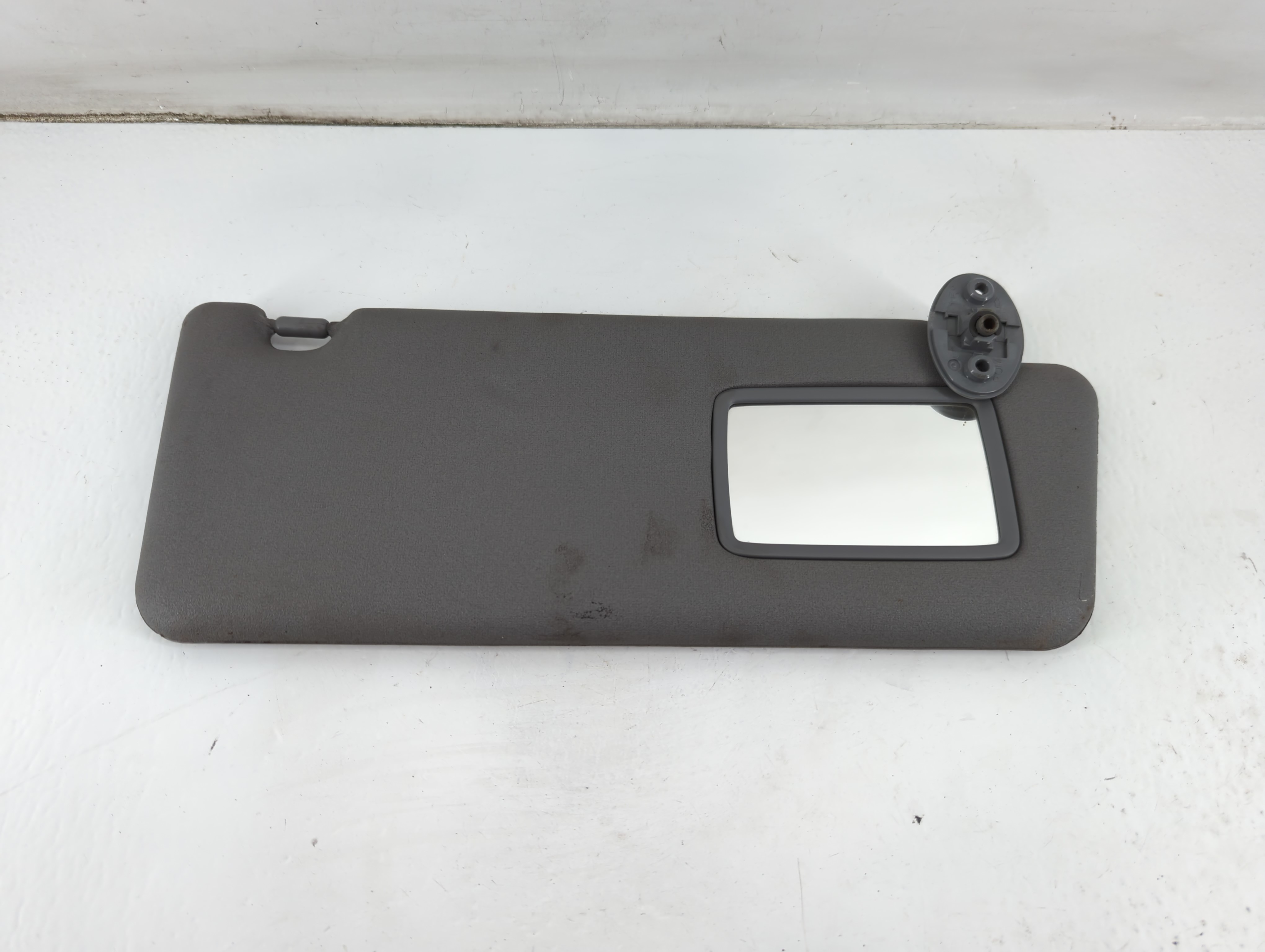 2014-2017 Hyundai Accent Passenger Sun Visor Mirror Right Sunvisor 937379 - Oemusedautoparts1.com