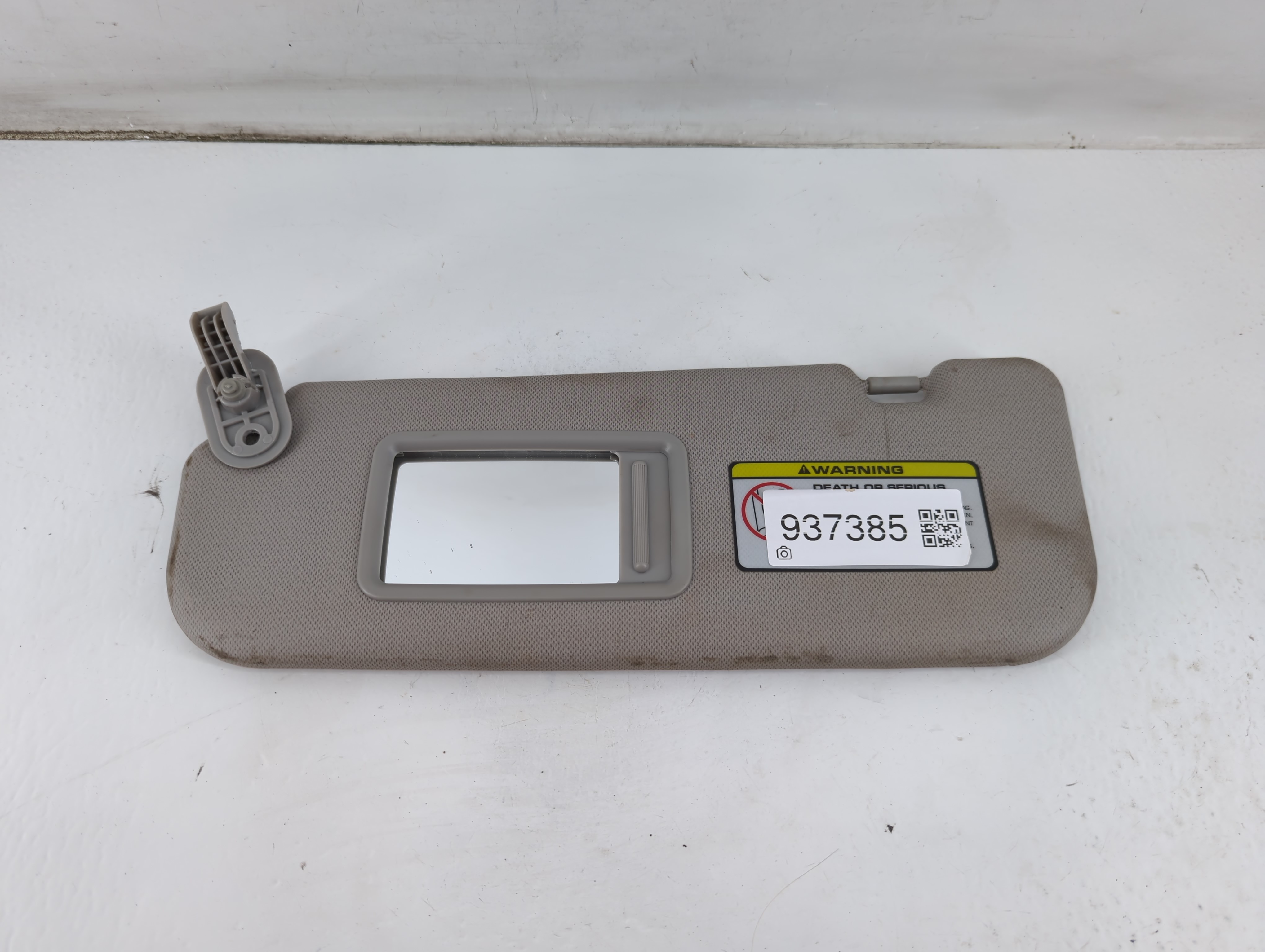 Picture of 2006-2009 Volkswagen Rabbit Driver Sun Visor Mirror Left Sunvisor 937385