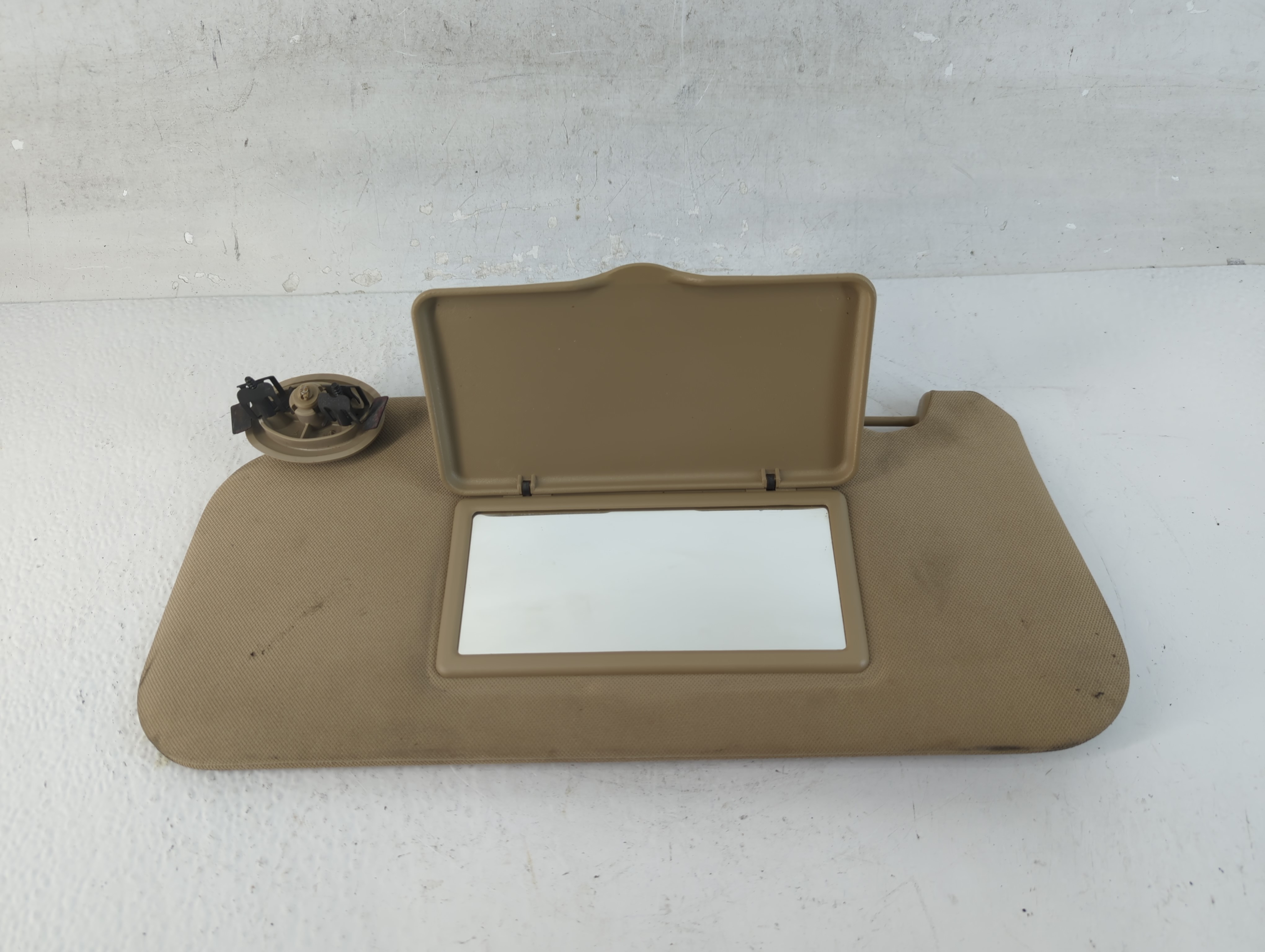 2005-2009 Chevrolet Equinox Driver Sun Visor Mirror Left Sunvisor Beige 937410 - Oemusedautoparts1.com