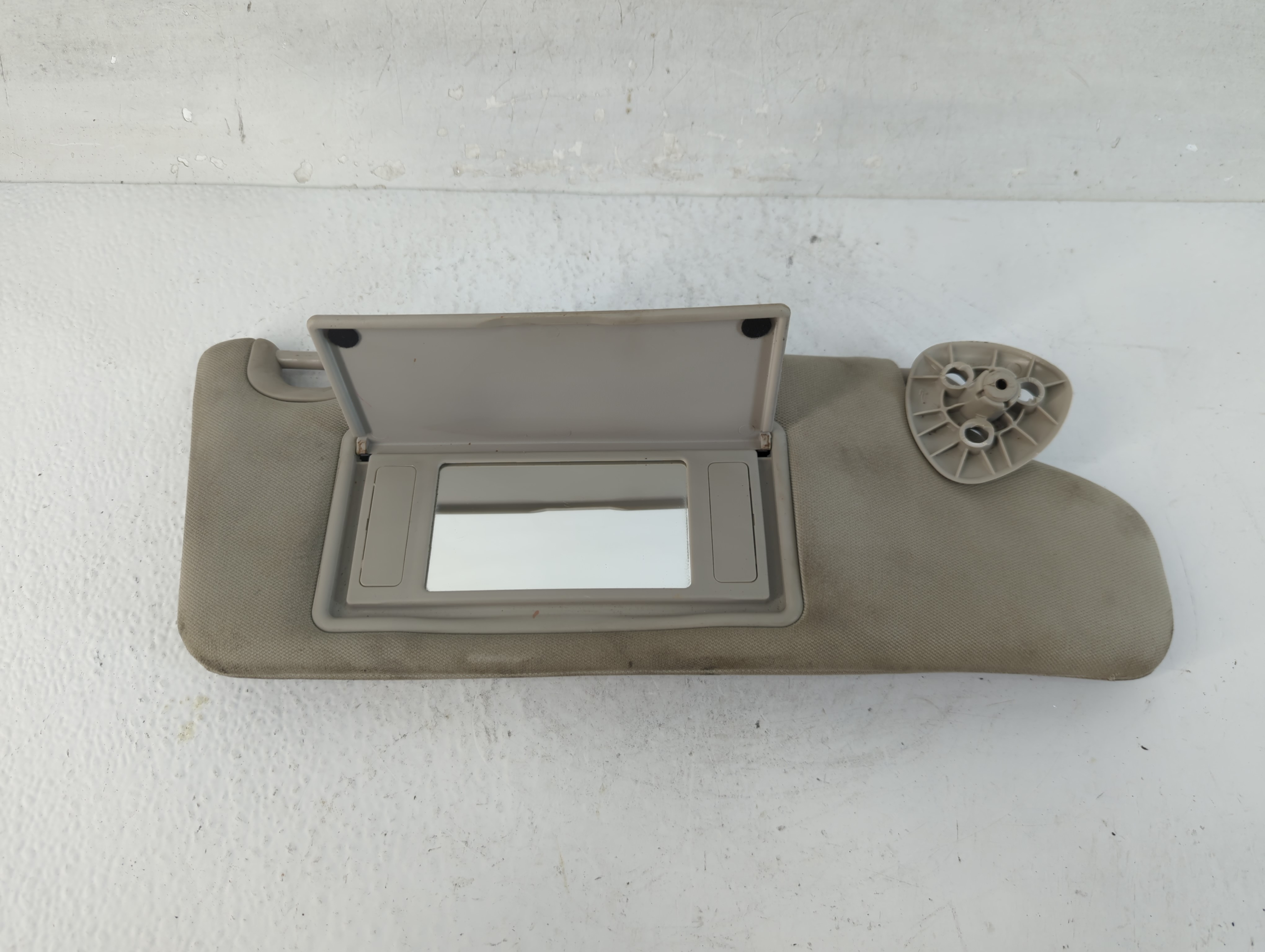 2006-2011 Chevrolet Hhr Driver Sun Visor Mirror Left Sunvisor Grey 937413 - Oemusedautoparts1.com