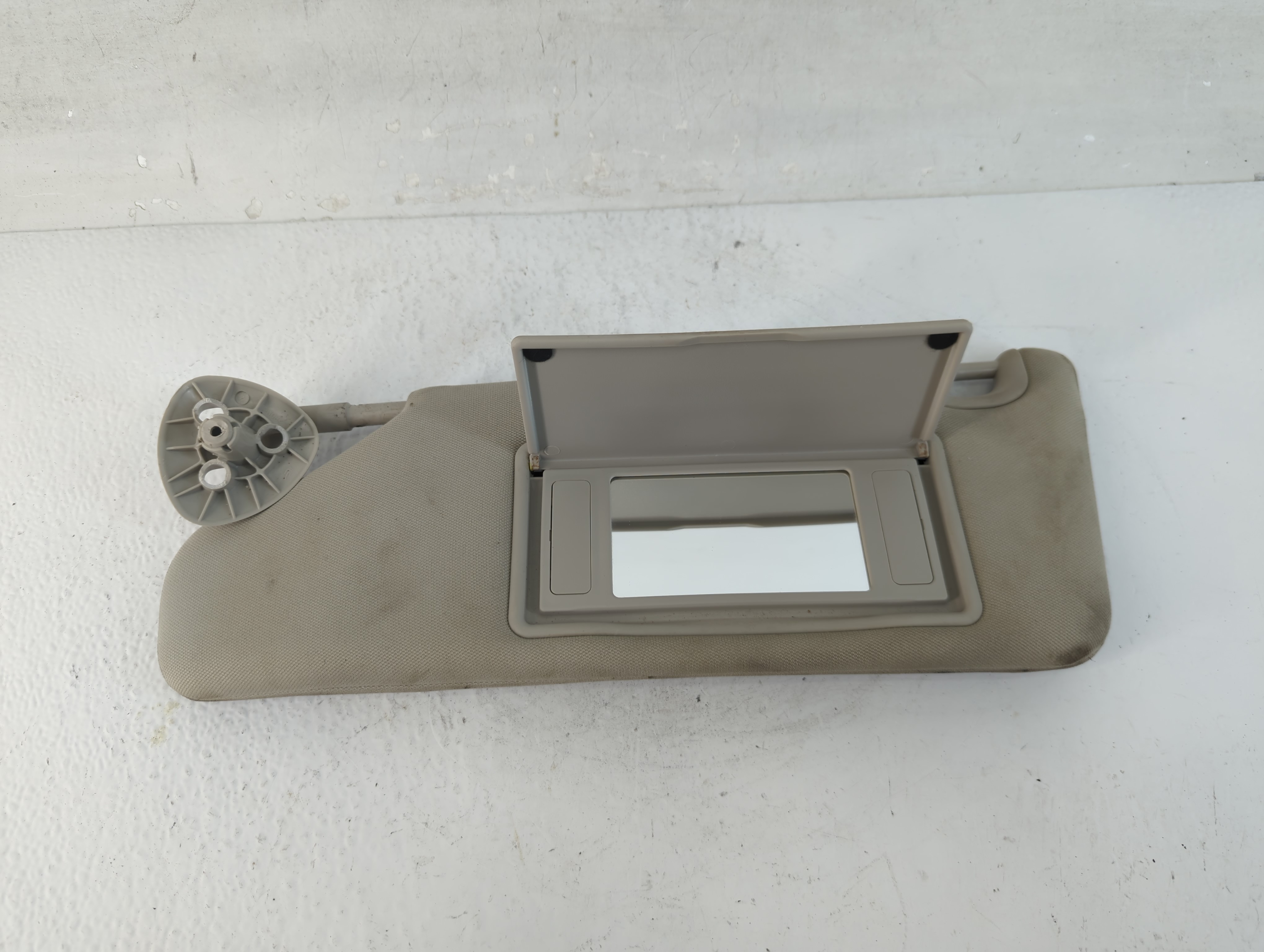 2010-2011 Chevrolet Hhr Passenger Sun Visor Mirror Right Sunvisor Grey 937414 - Oemusedautoparts1.com