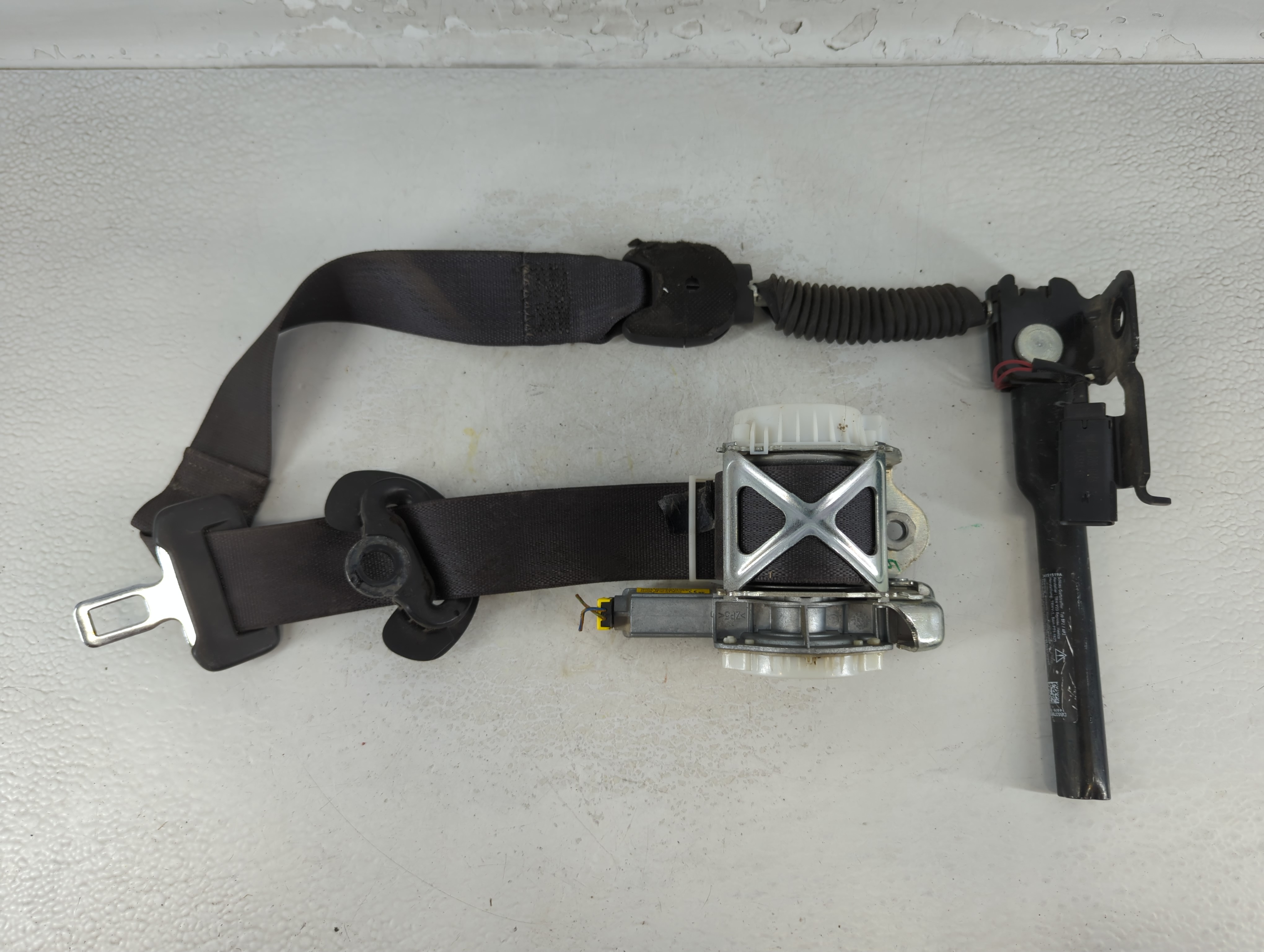 2014 Ford Explorer Driver Seatbelt Buckle 937515 - Oemusedautoparts1.com
