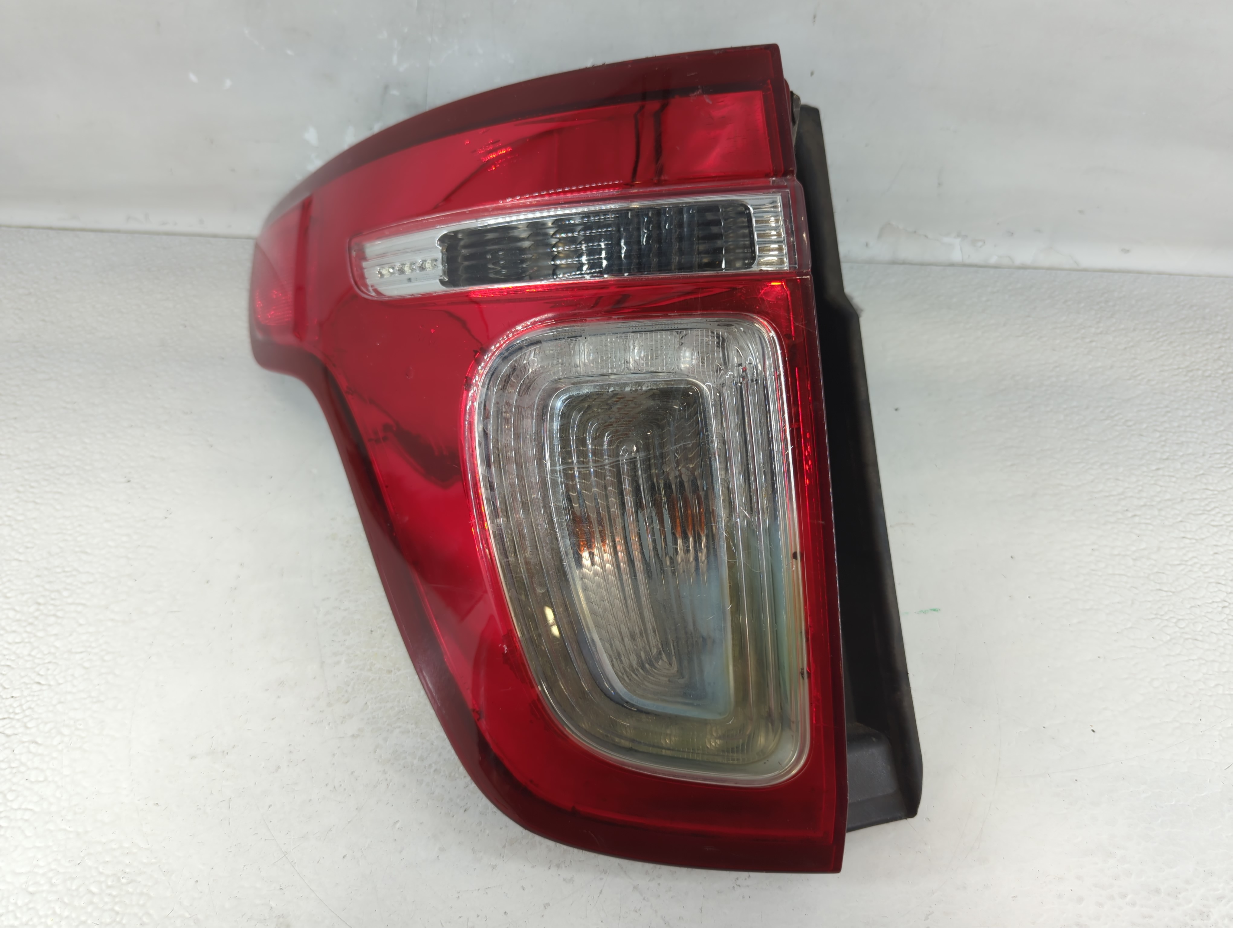 2013-2015 Ford Explorer Driver Left Side Tail Light Taillight Oem 937527 - Oemusedautoparts1.com