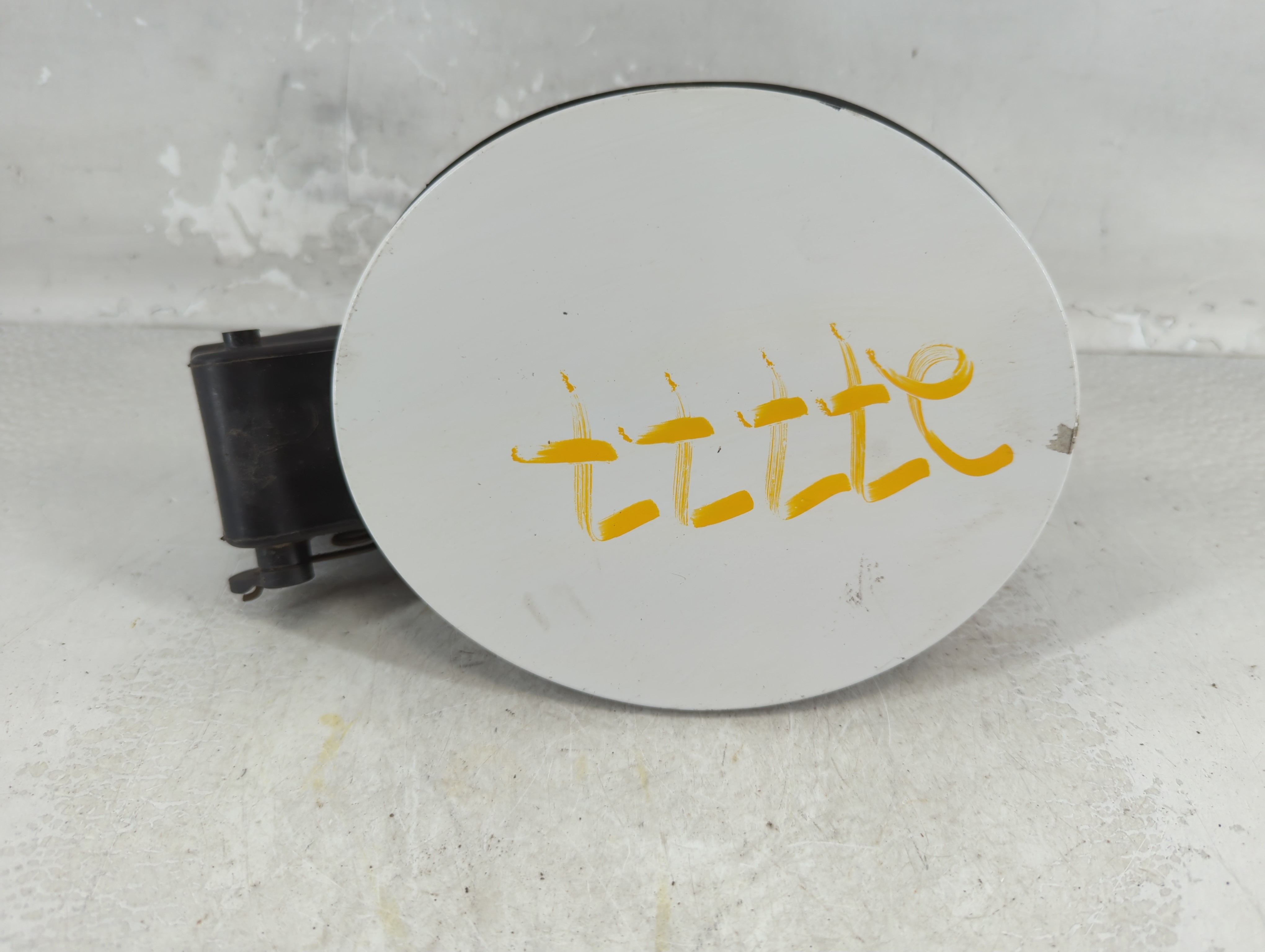 Picture of Ford Explorer Fuel Tank Door Lid Gas Tank White 937537