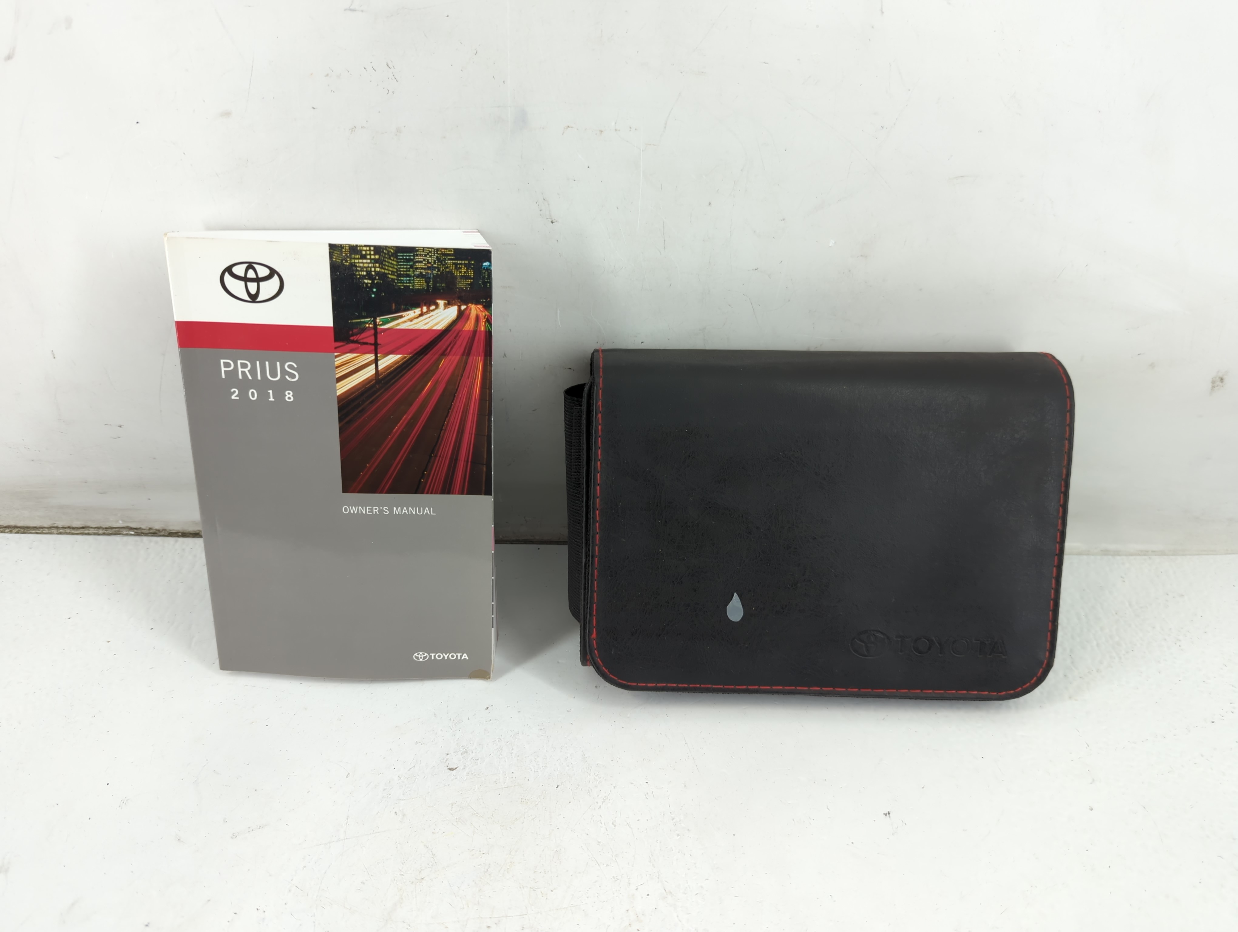 Picture of 2018 Toyota Prius Owners Manual Book Guide 937602