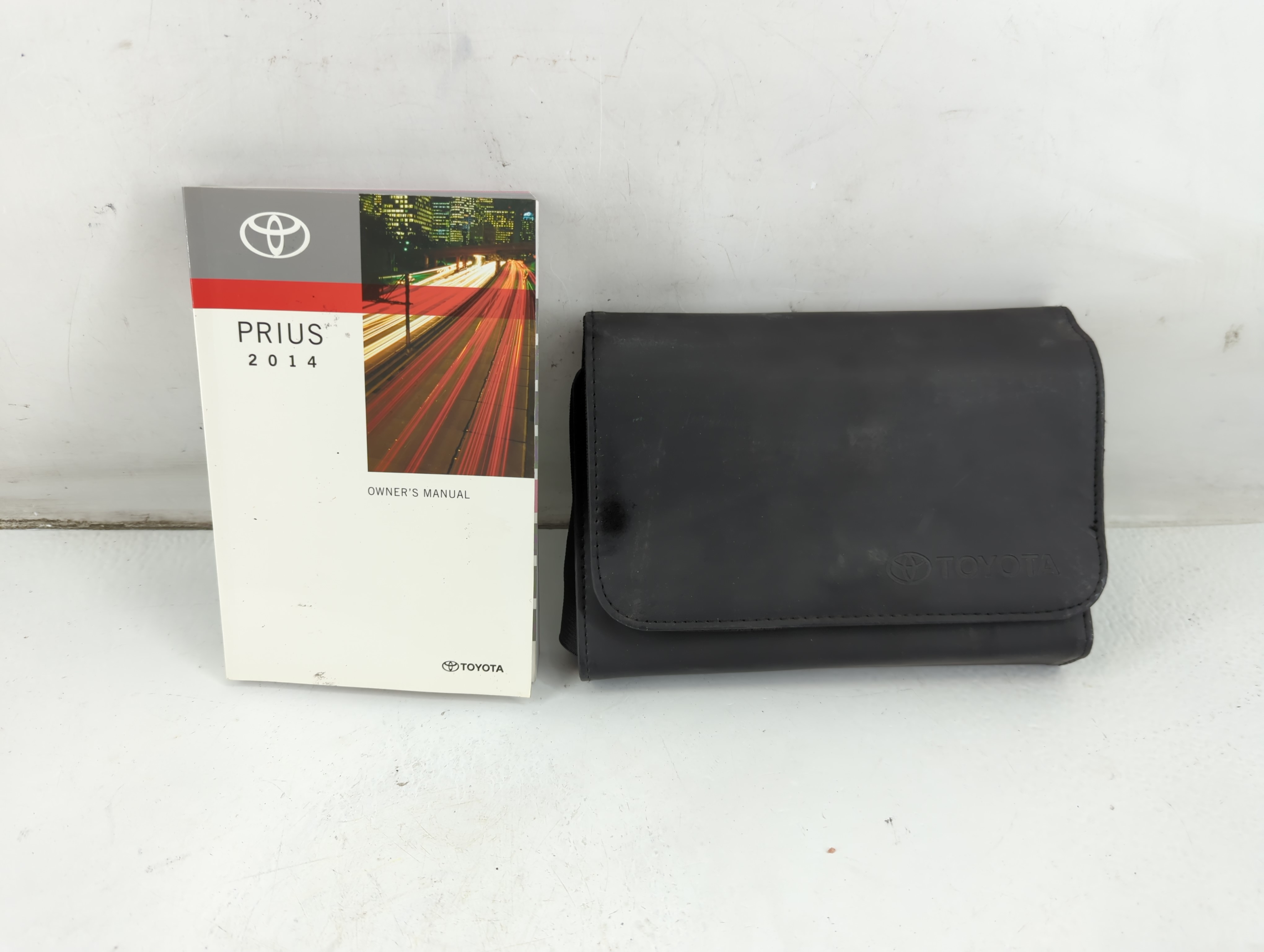 2014 Toyota Prius Owners Manual Book Guide 937605 - Oemusedautoparts1.com