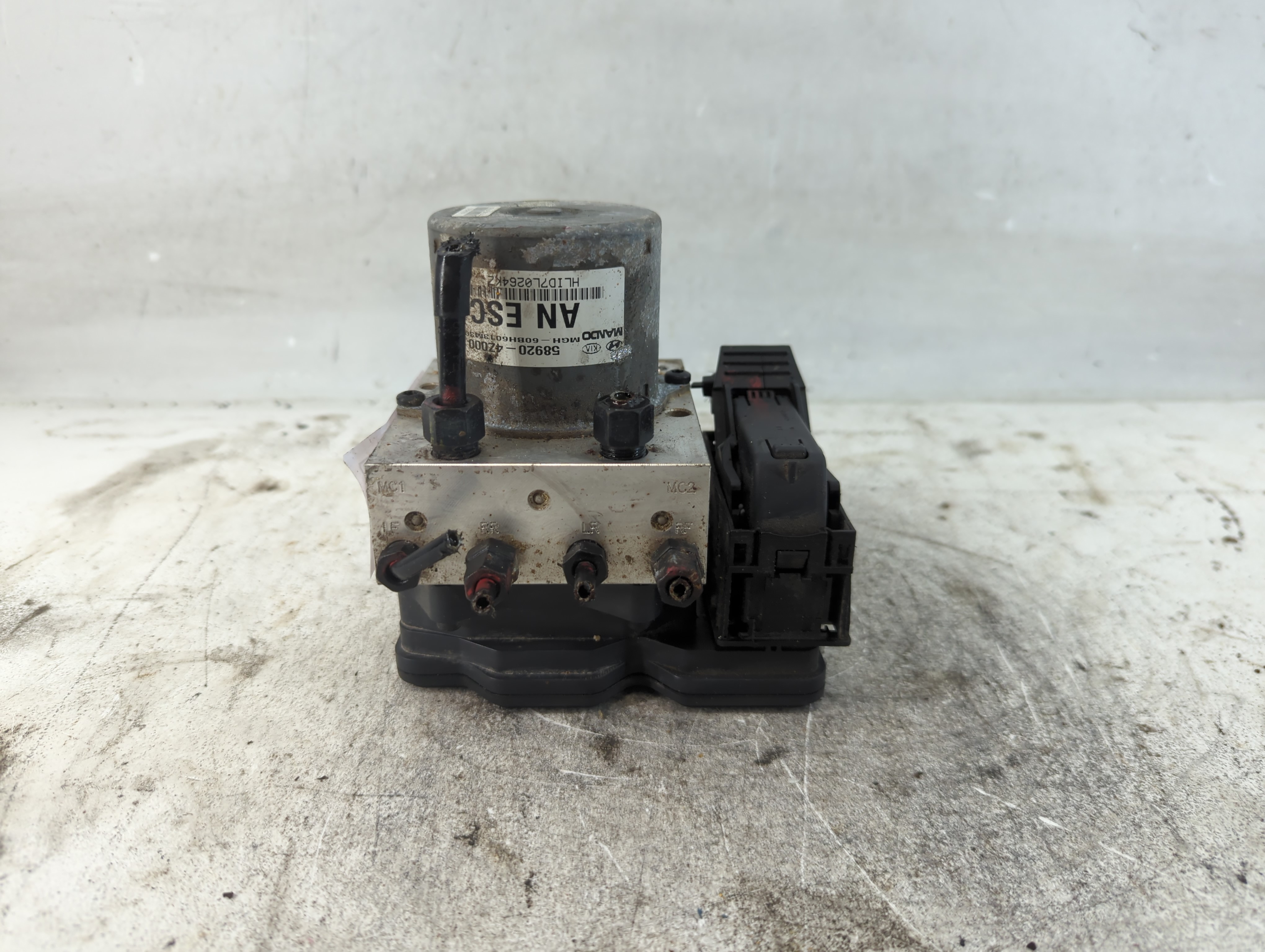2013-2013 Hyundai Santa Fe Abs Pump Control Module 937643 - Oemusedautoparts1.com