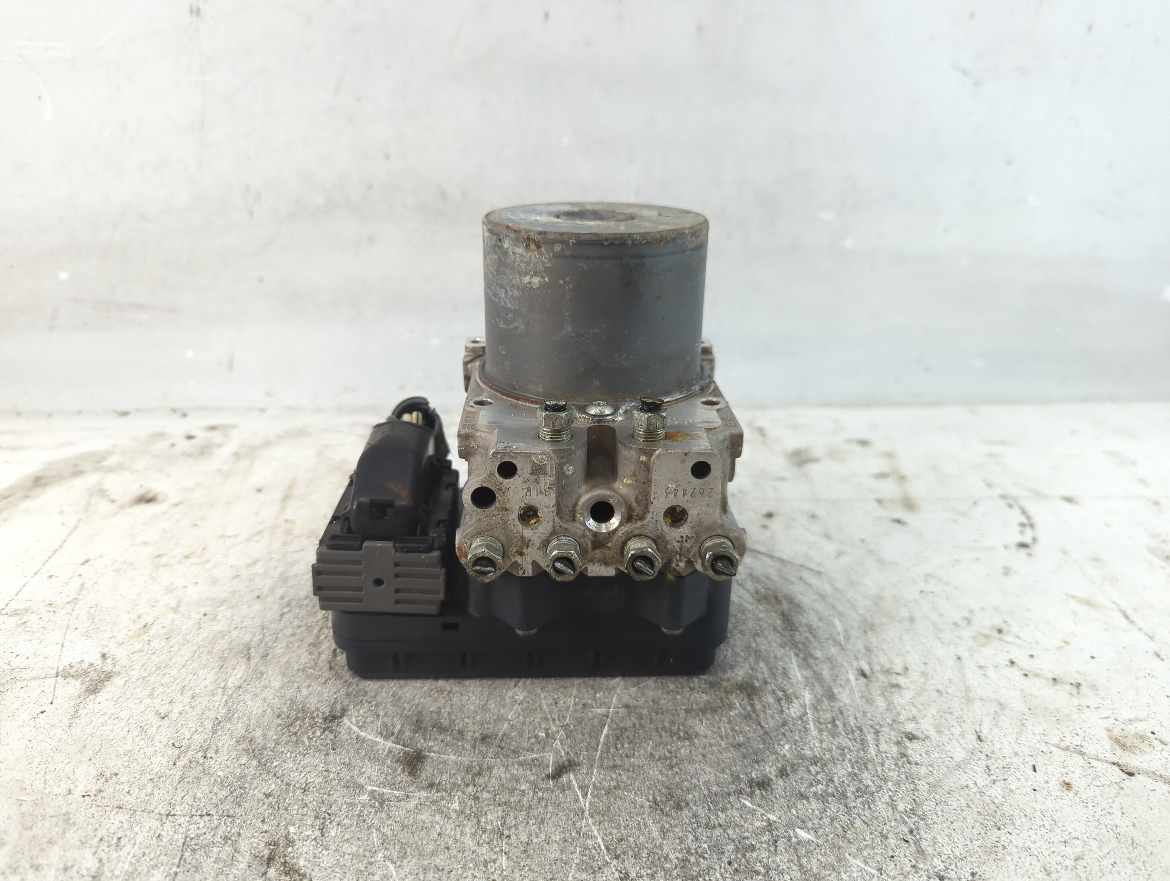 2015-2015 Toyota Rav4 Abs Pump Control Module 937736 - Oemusedautoparts1.com