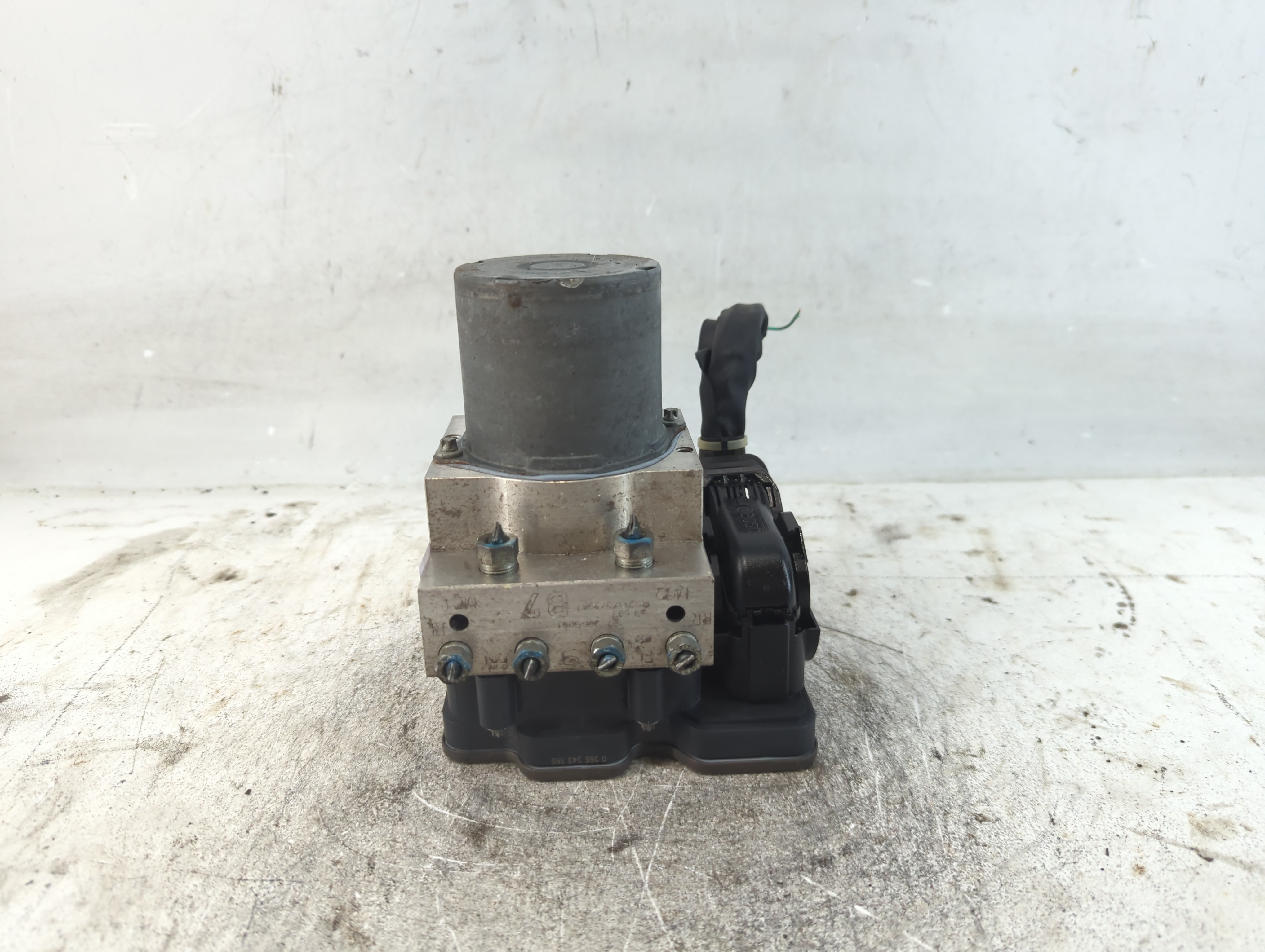 Picture of 2014-2015 Subaru Forester Abs Pump Control Module 937744