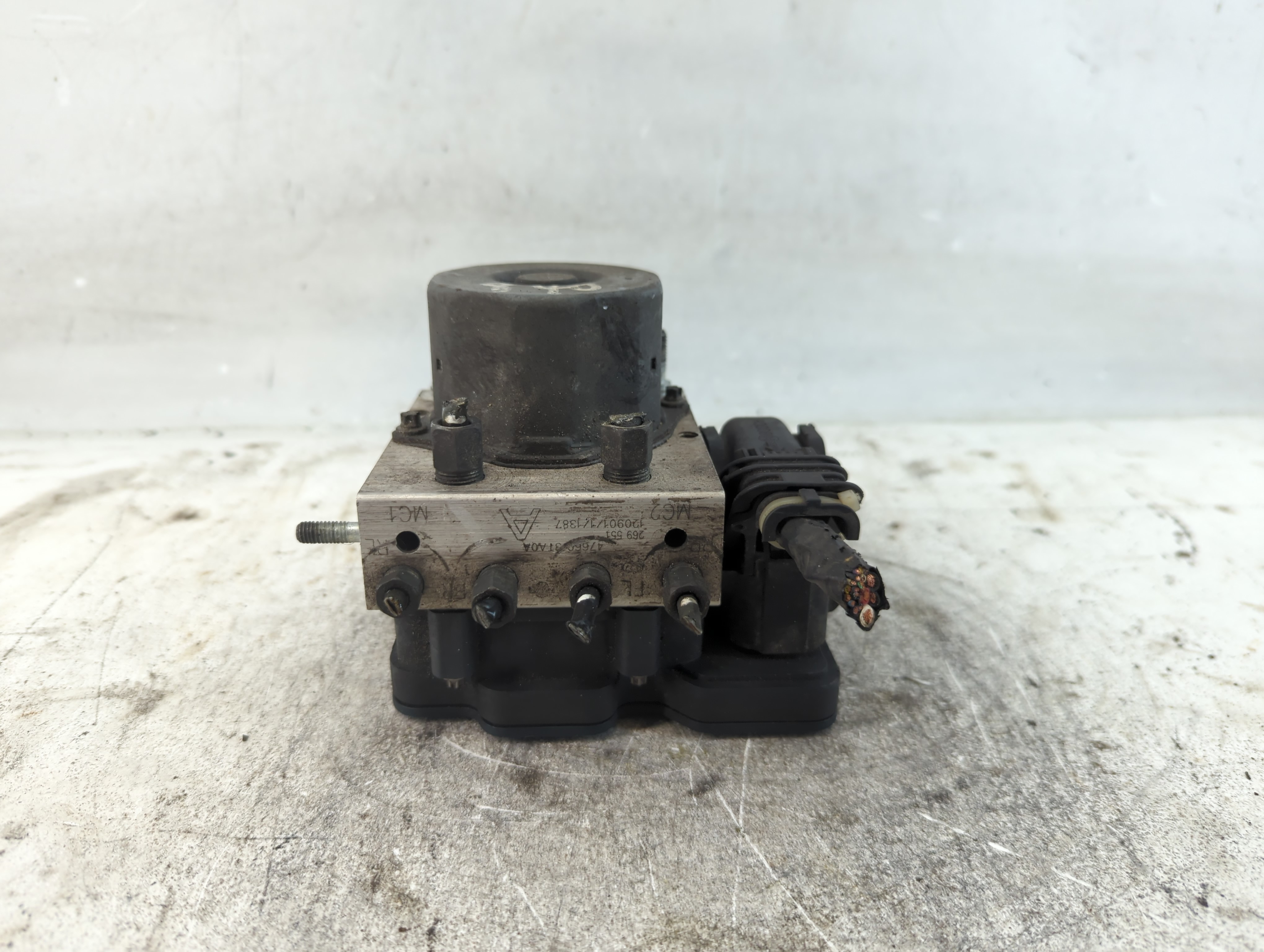2012-2012 Volkswagen Beetle Abs Pump Control Module 937757 - Oemusedautoparts1.com