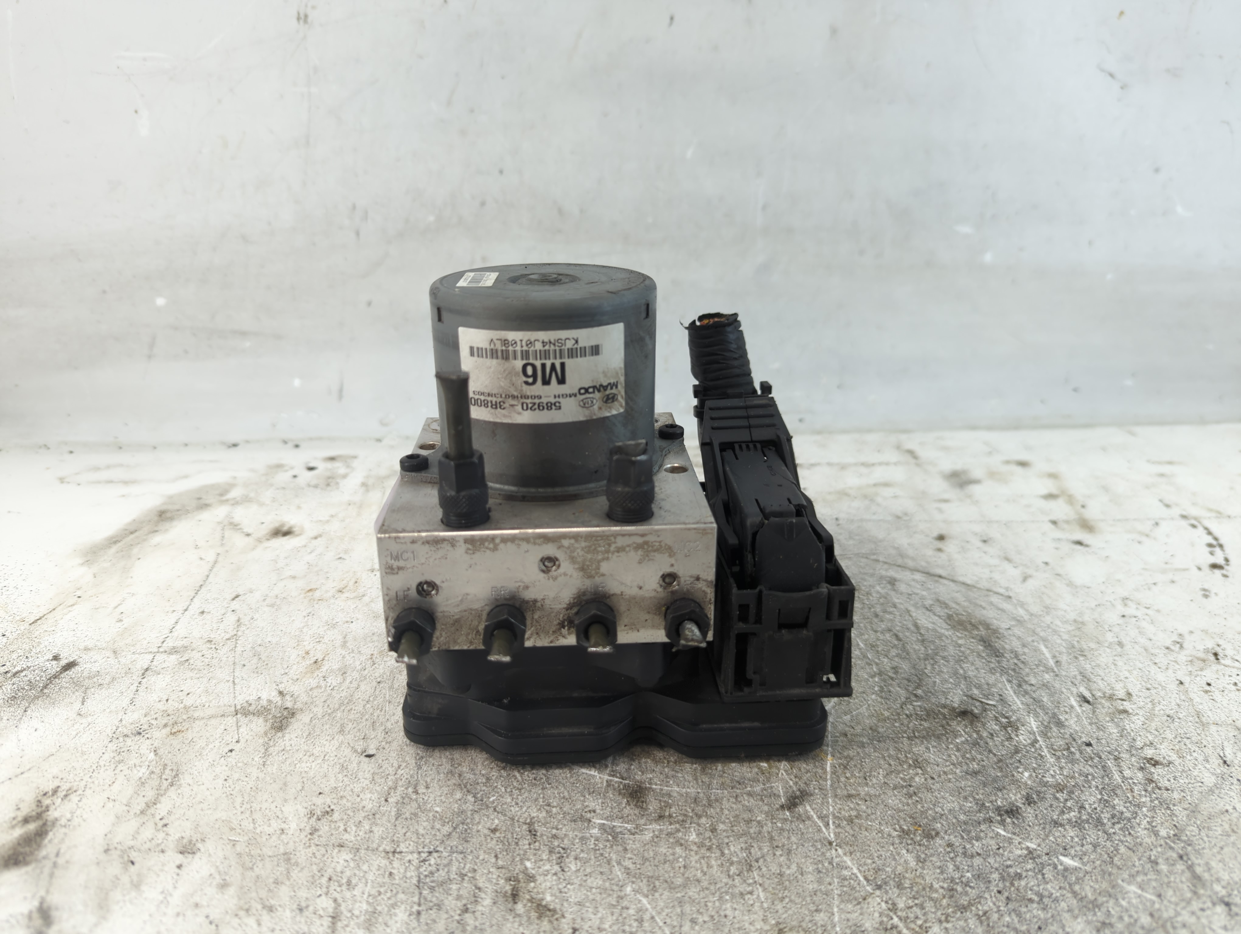 2014-2016 Kia Cadenza Abs Pump Control Module 937758 - Oemusedautoparts1.com