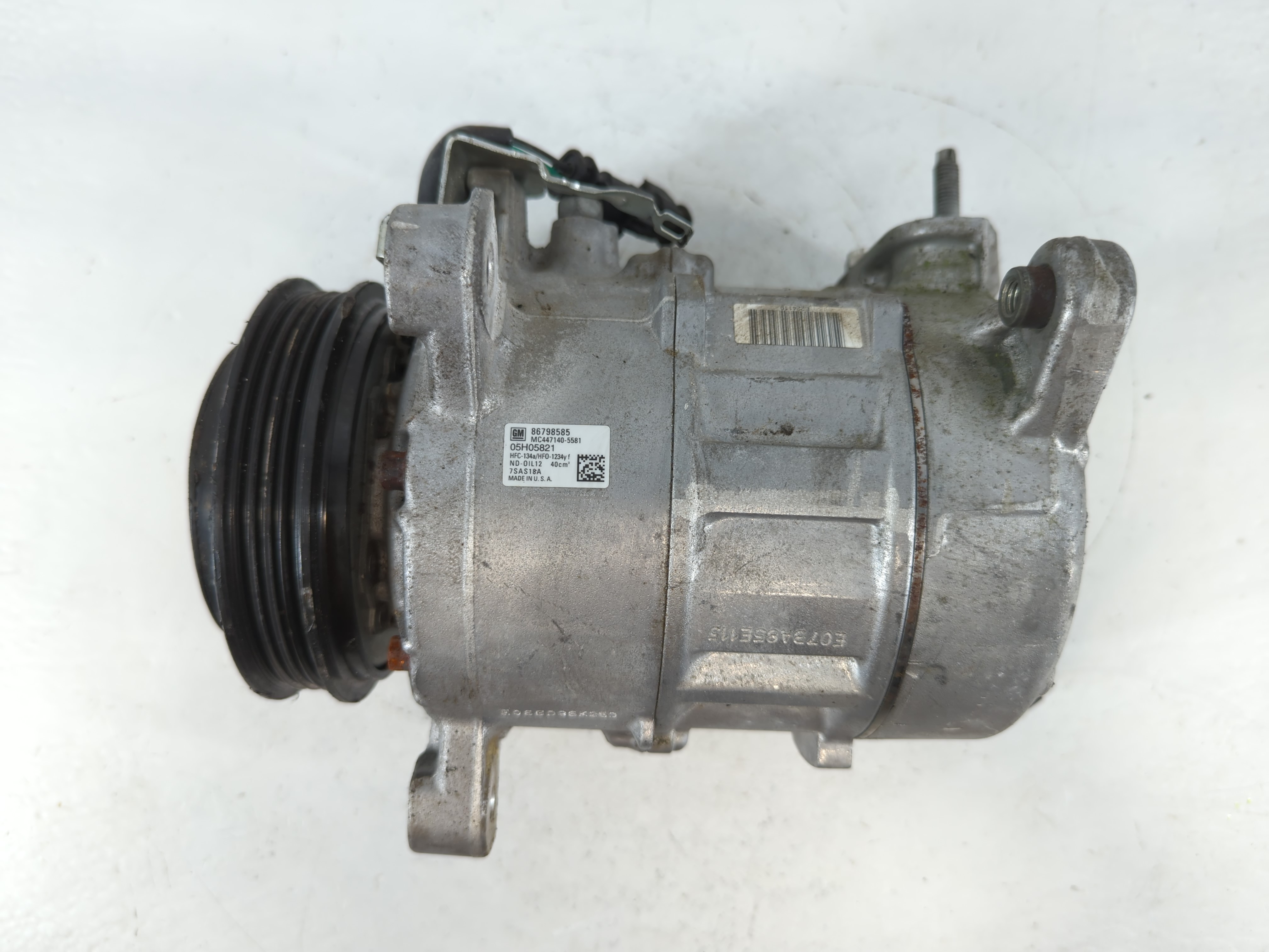 Picture of Chevrolet Suburban 1500 Air Conditioning A/c Ac Compressor Oem 937820