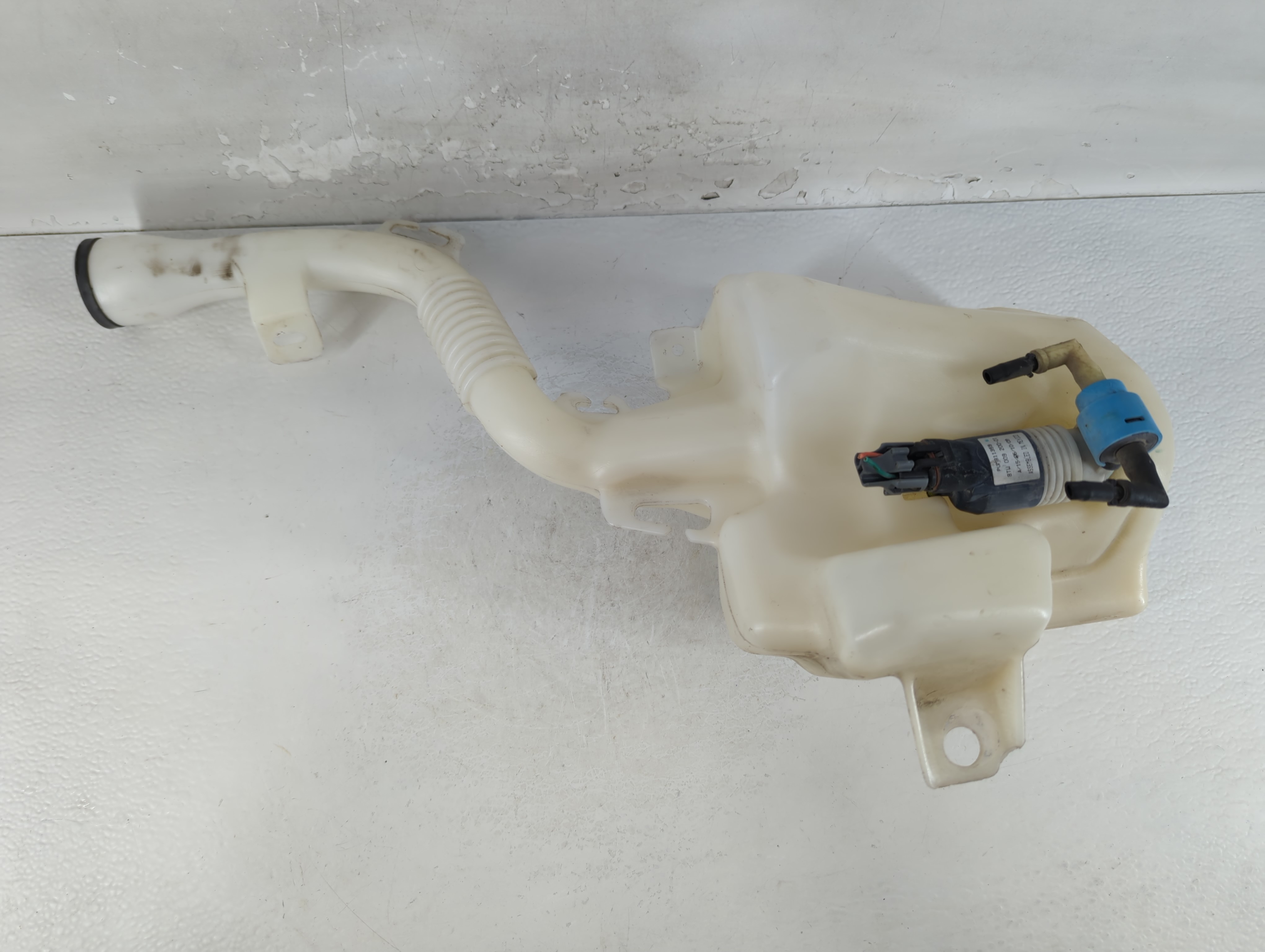2010-2017 Chevrolet Equinox Windshield Washer Fluid Reservoir Bottle Oem 937832 - Oemusedautoparts1.com