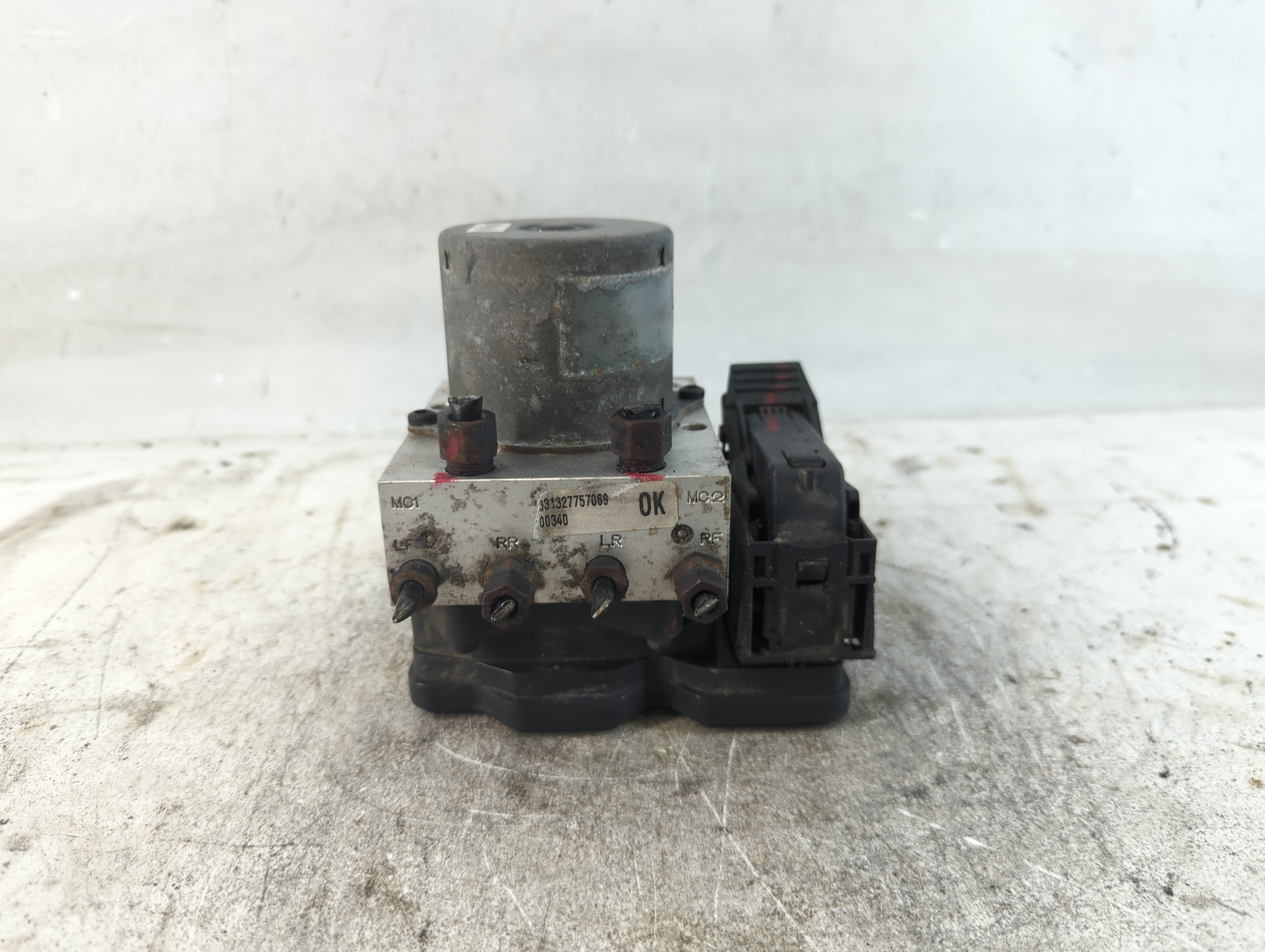 2014-2015 Kia Sorento Abs Pump Control Module 937862 - Oemusedautoparts1.com