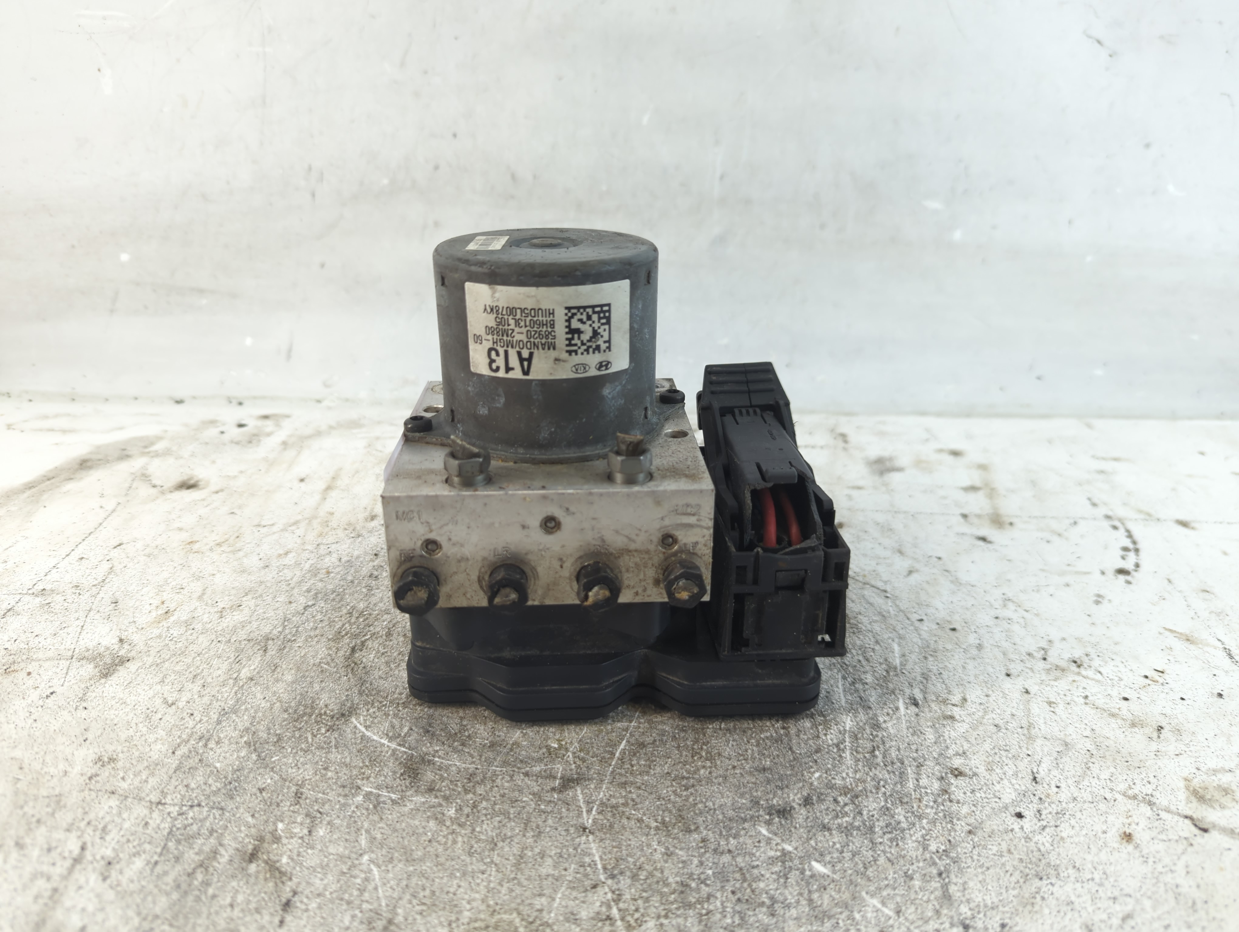 2013-2013 Hyundai Genesis Abs Pump Control Module 937880 - Oemusedautoparts1.com