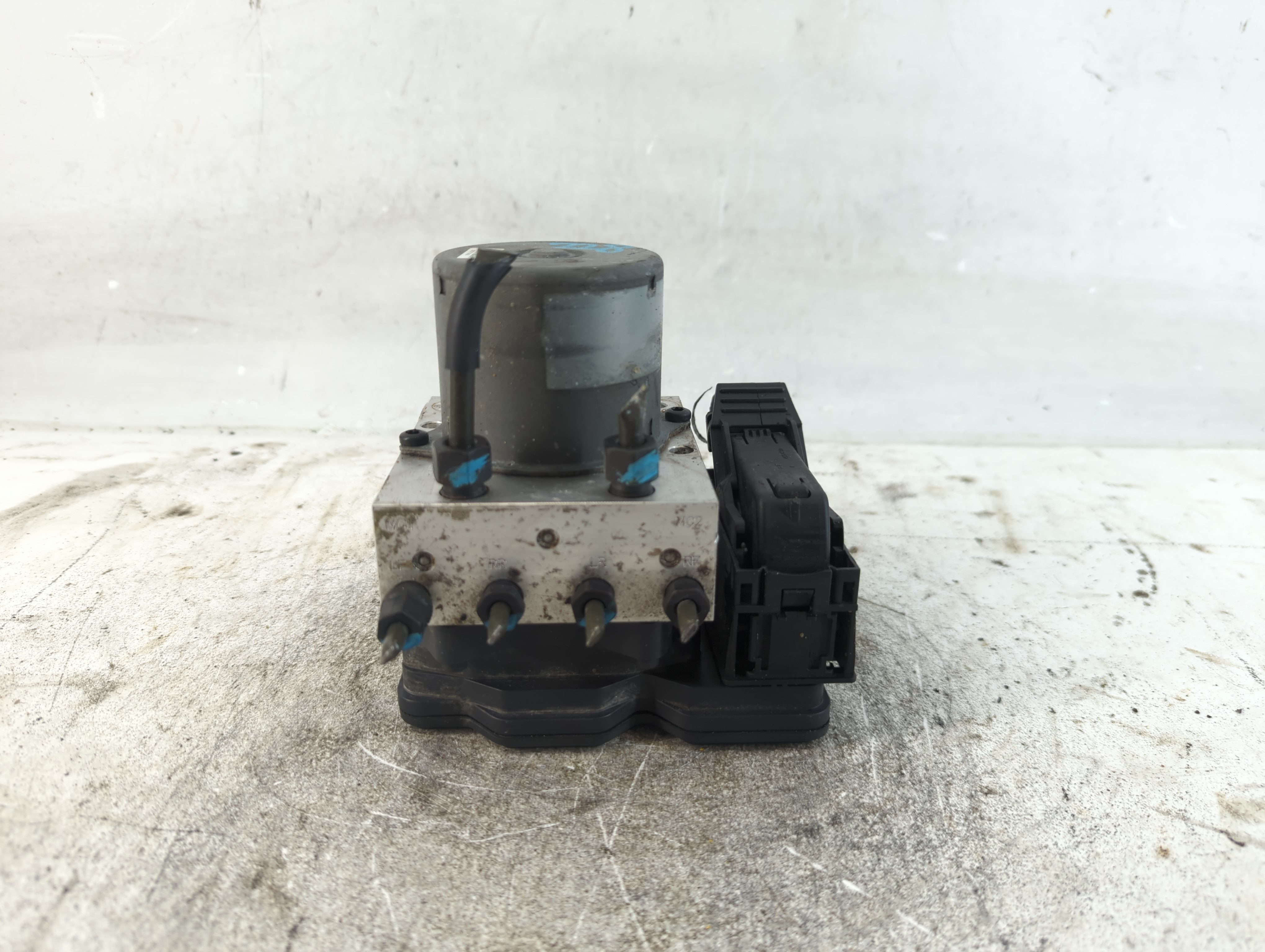 2013-2016 Hyundai Santa Fe Abs Pump Control Module 937889 - Oemusedautoparts1.com