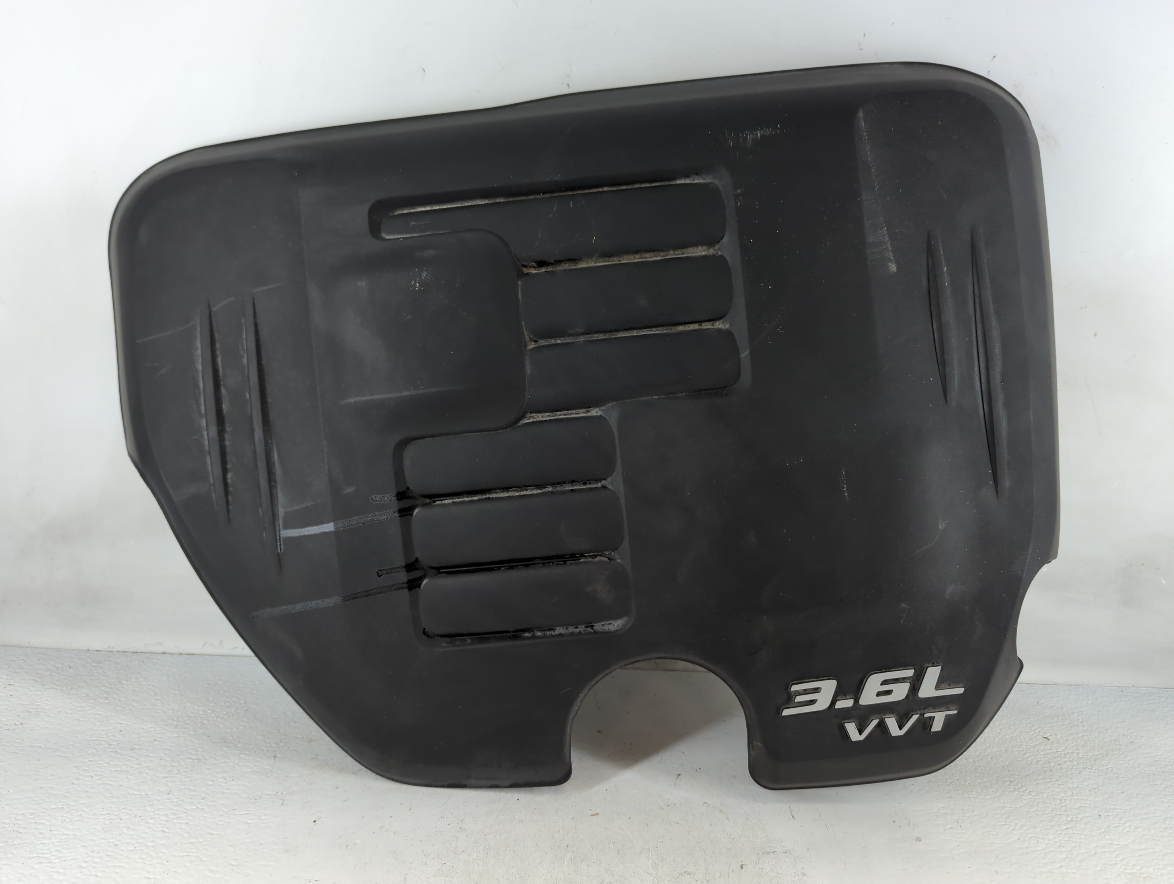 2013 Chrysler 300 Engine Cover 937908 - Oemusedautoparts1.com