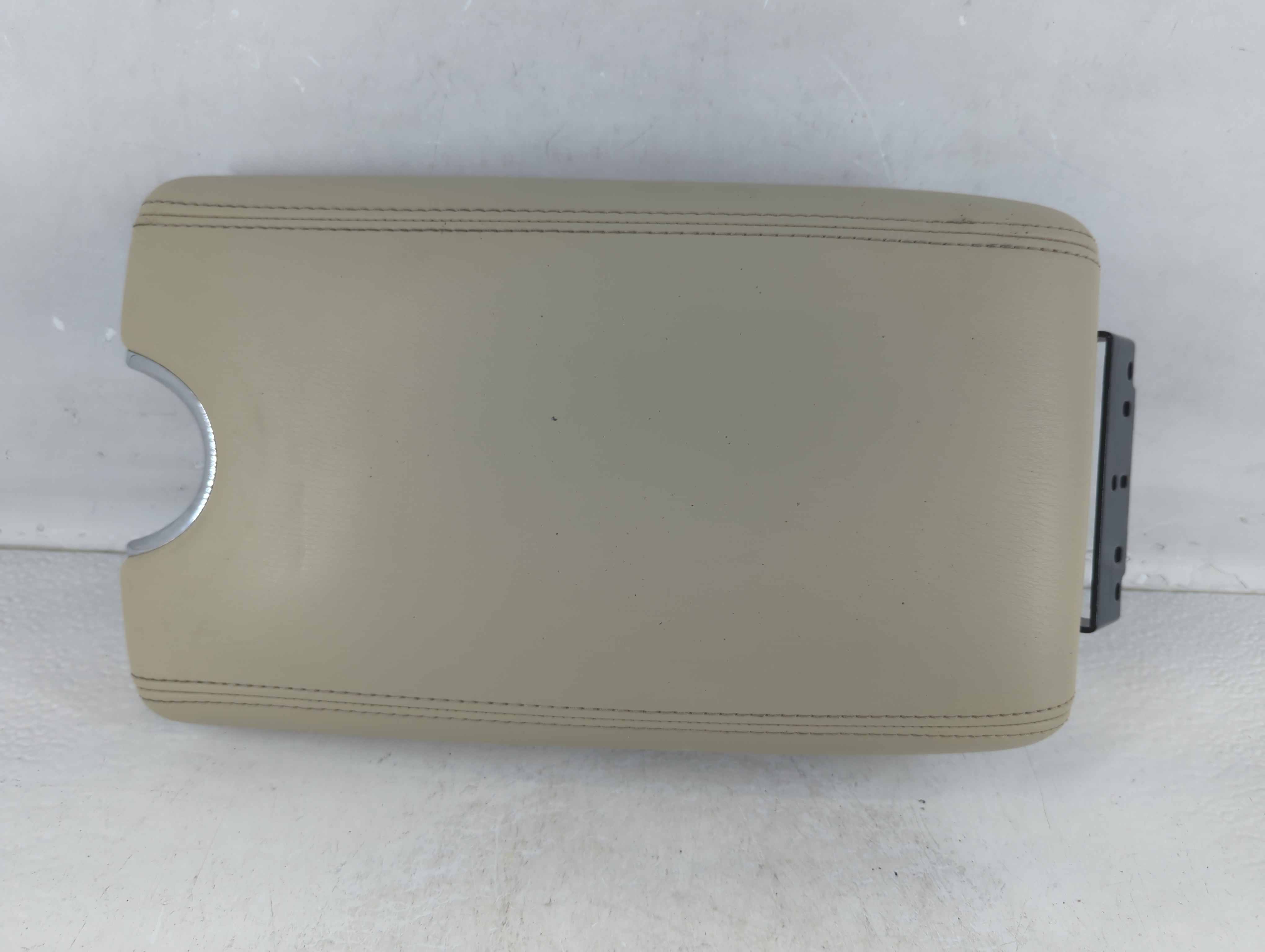 2013 Infiniti Ex37 Center Console Armrest Cover Lid 937942 - Oemusedautoparts1.com