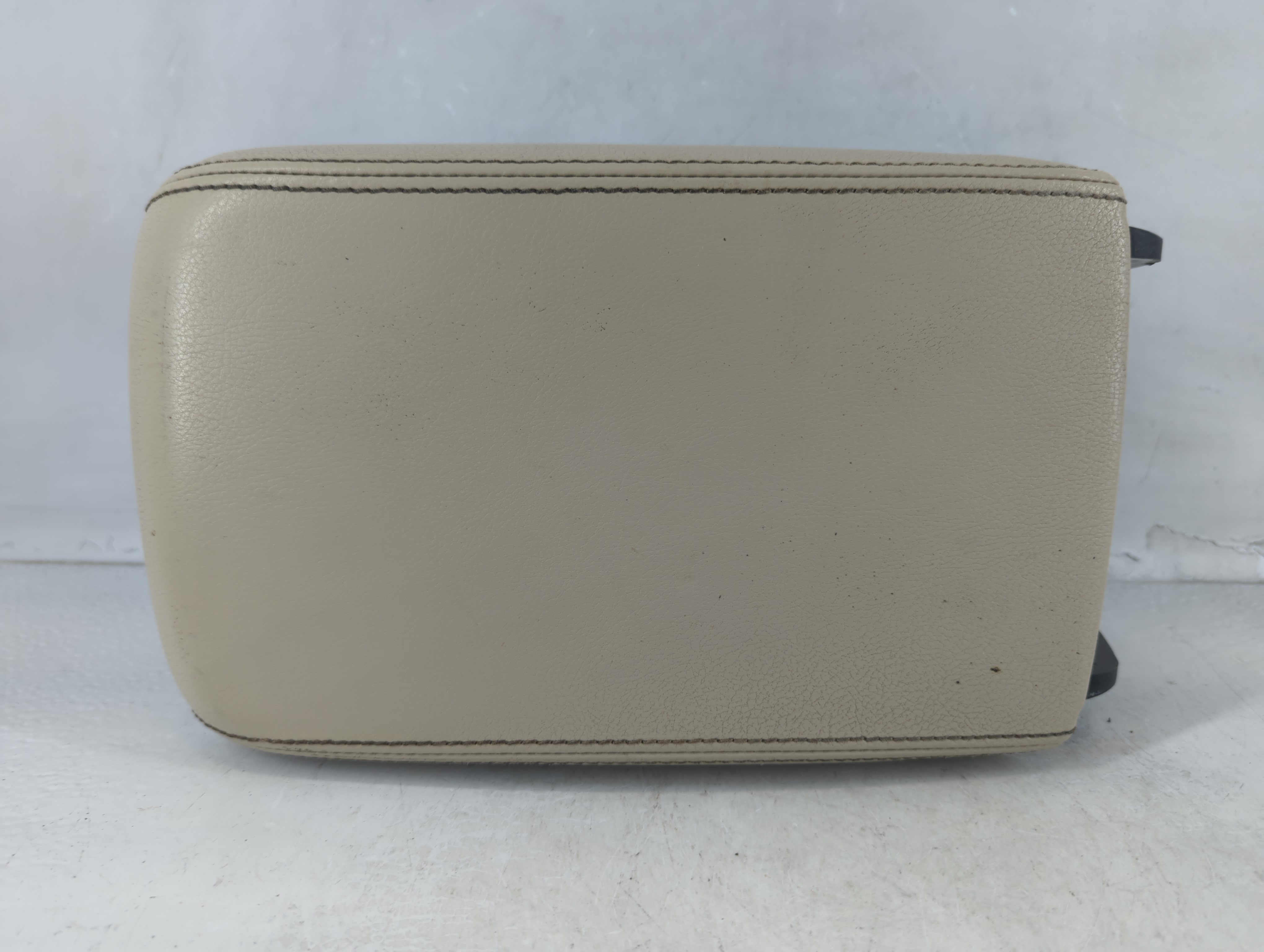 2012-2015 Volkswagen Passat Center Console Armrest Cover Lid Gray 937945 - Oemusedautoparts1.com