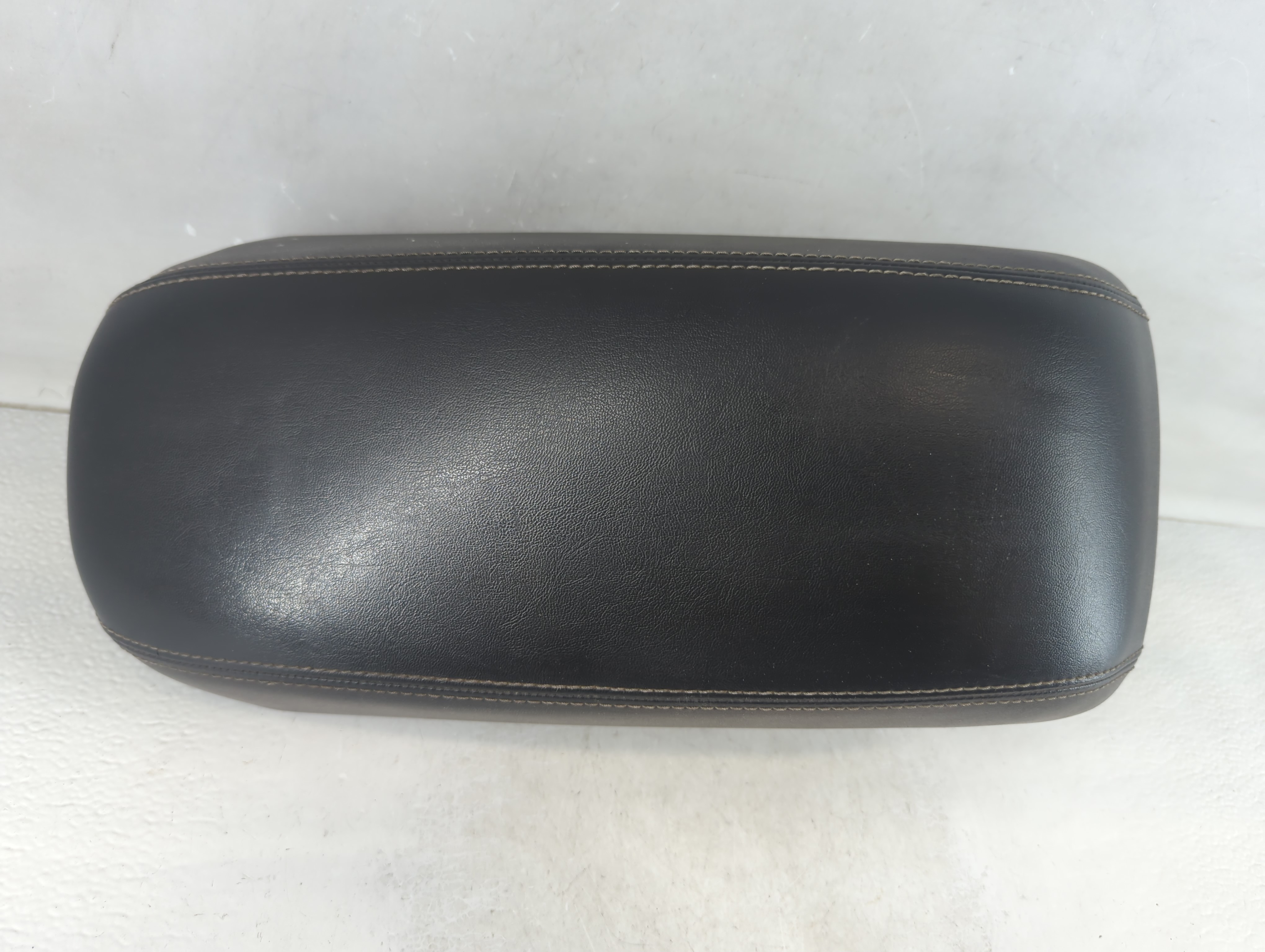 Picture of 2014 Jeep Cherokee Center Console Armrest Cover Lid Black 938010