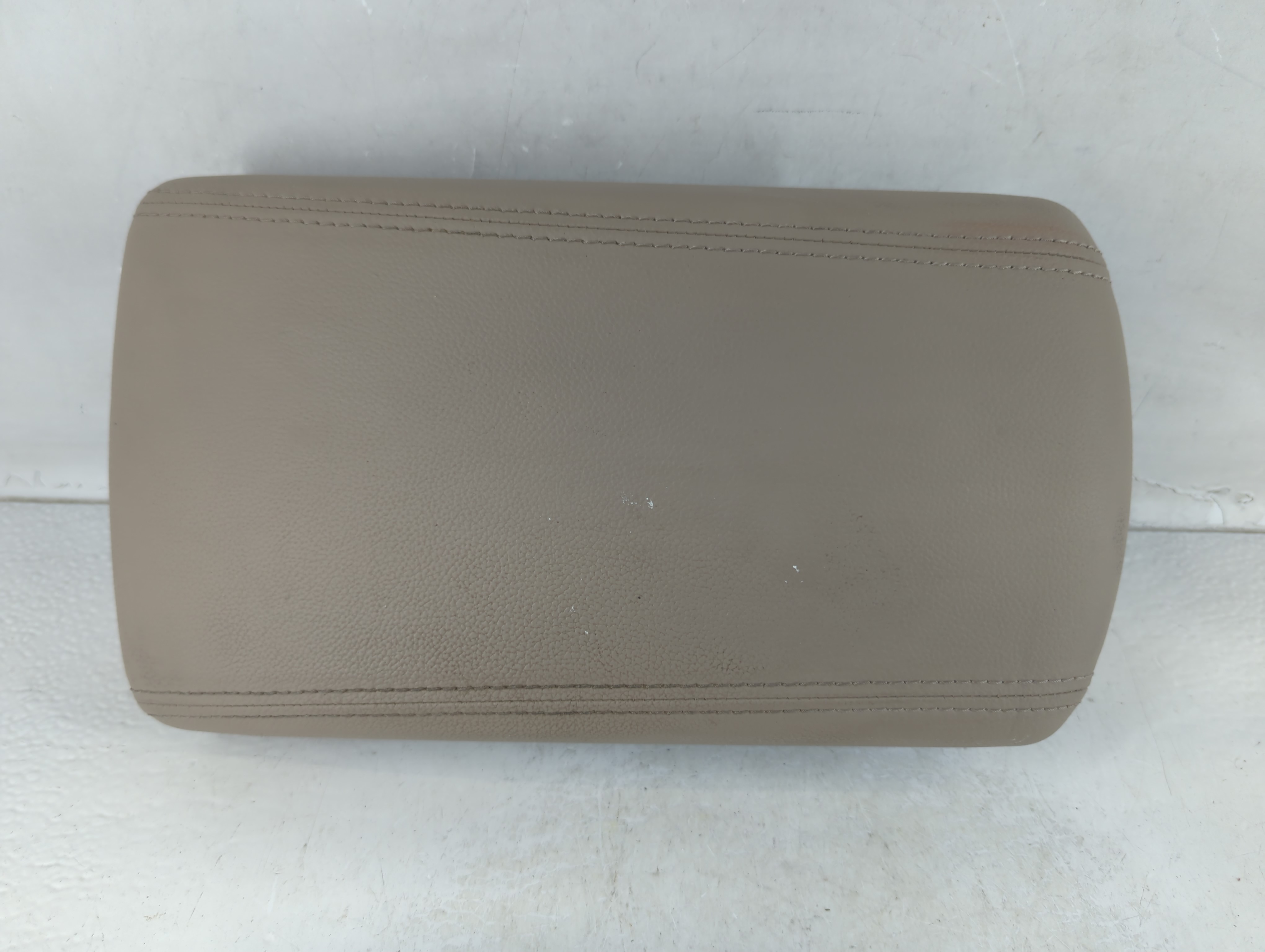 Picture of 2015-2016 Hyundai Tucson Center Console Armrest Cover Lid Gray 938012