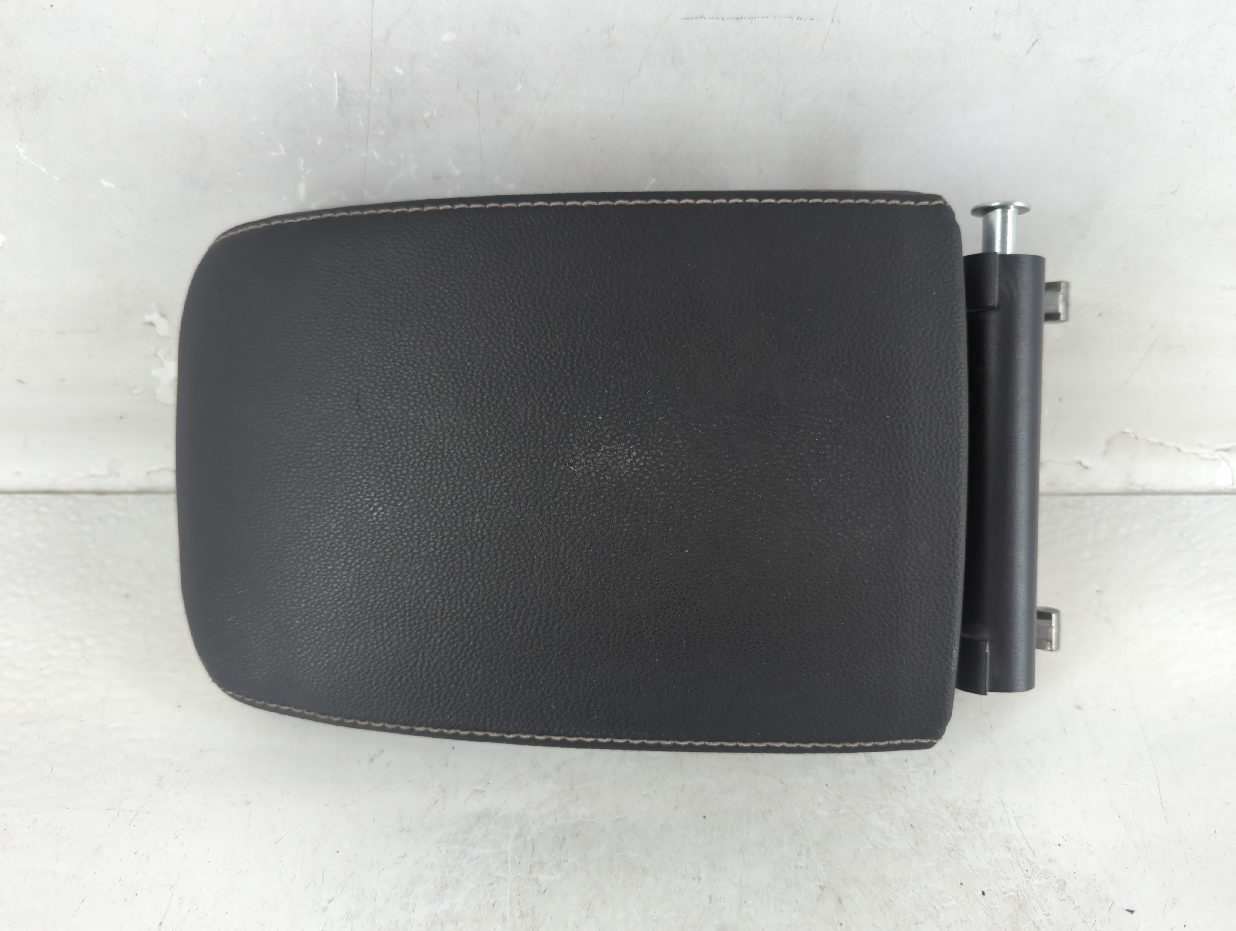 2018 Volkswagen Golf Center Console Armrest Cover Lid Black 938014 - Oemusedautoparts1.com