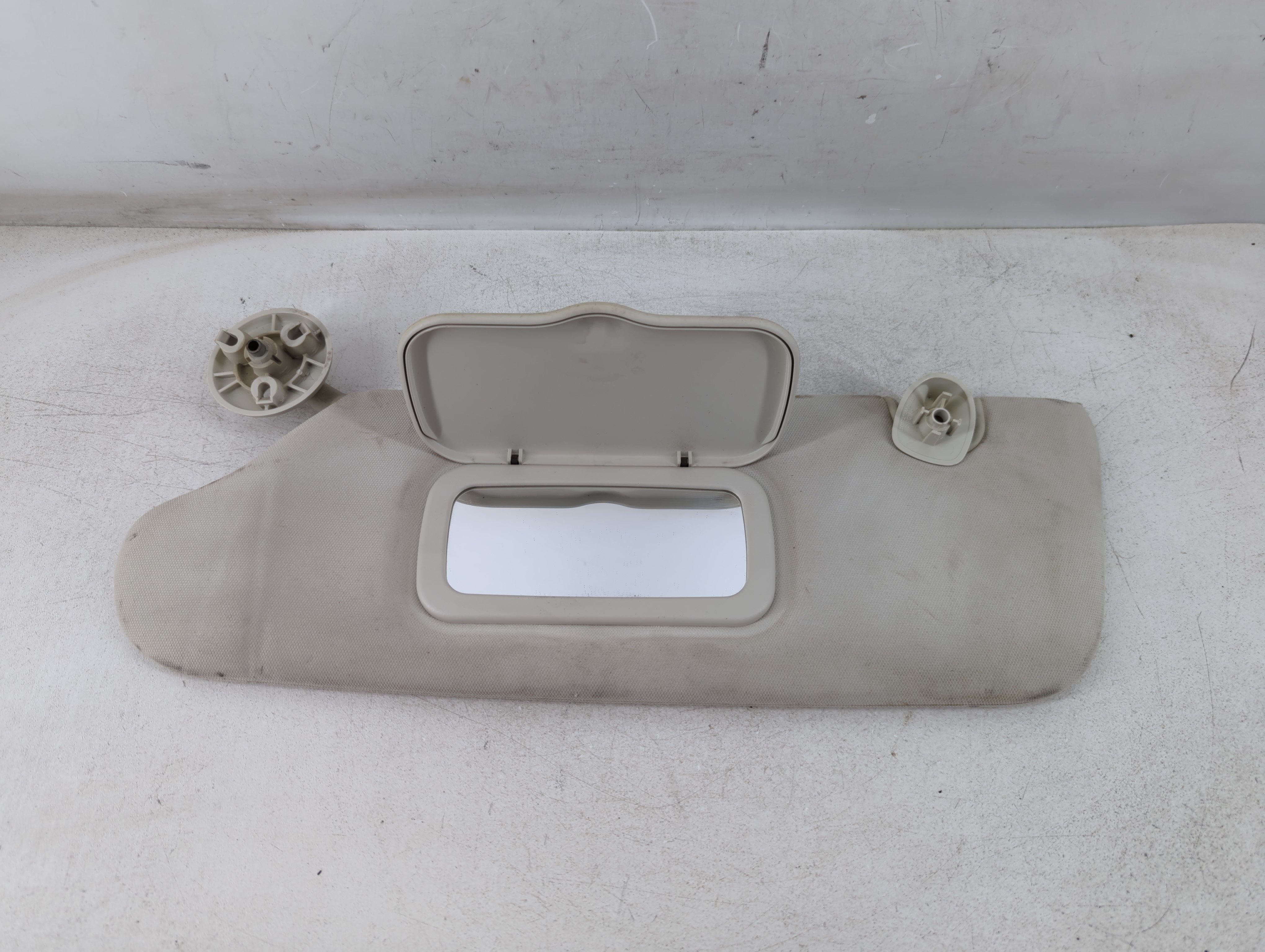 2008-2010 Chrysler Town & Country Driver Sun Visor Mirror Left Sunvisor 938298 - Oemusedautoparts1.com
